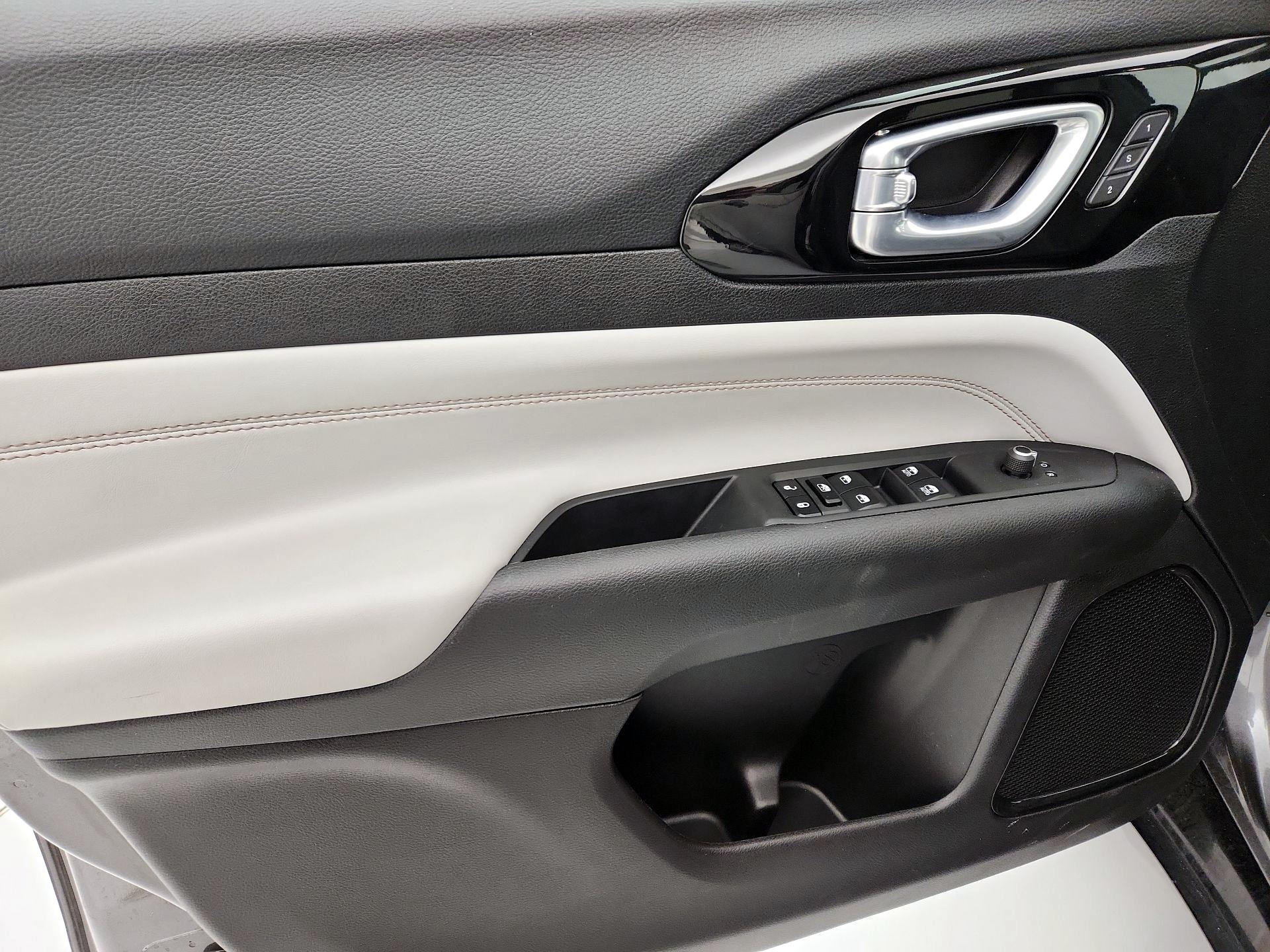 Thumbnail: 2023 Jeep Compass - 12