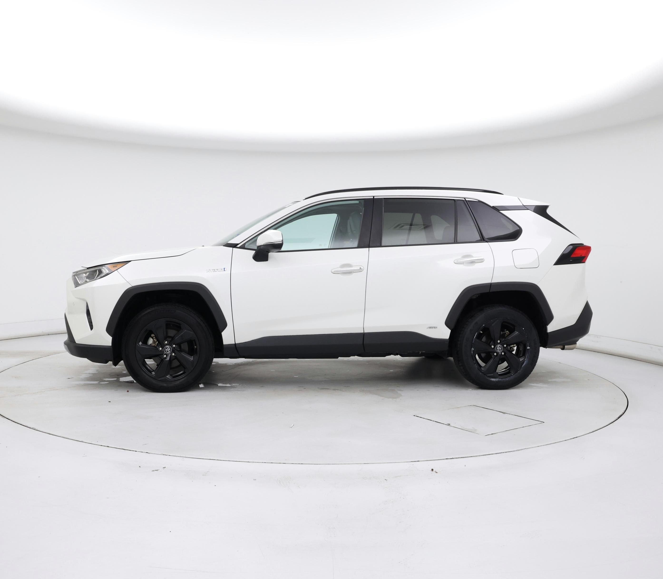 Thumbnail: 2019 Toyota RAV4 - 3