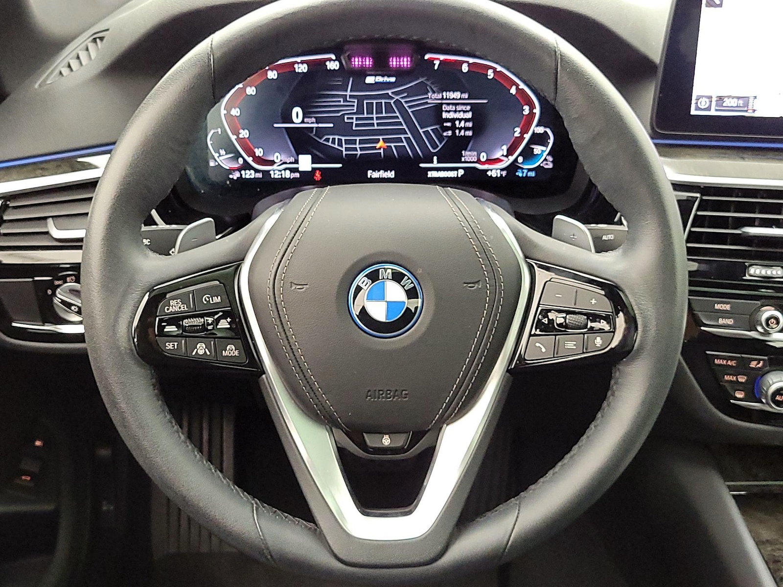 2023 BMW 5 Series 530e - Photo 11