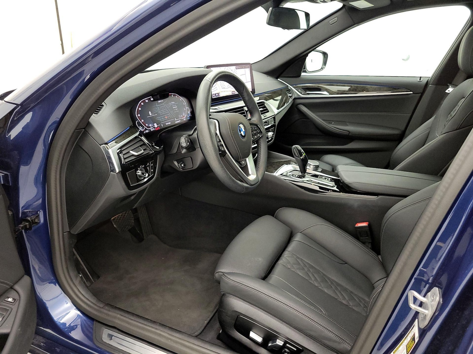 2023 BMW 5 Series 530e - Photo 12