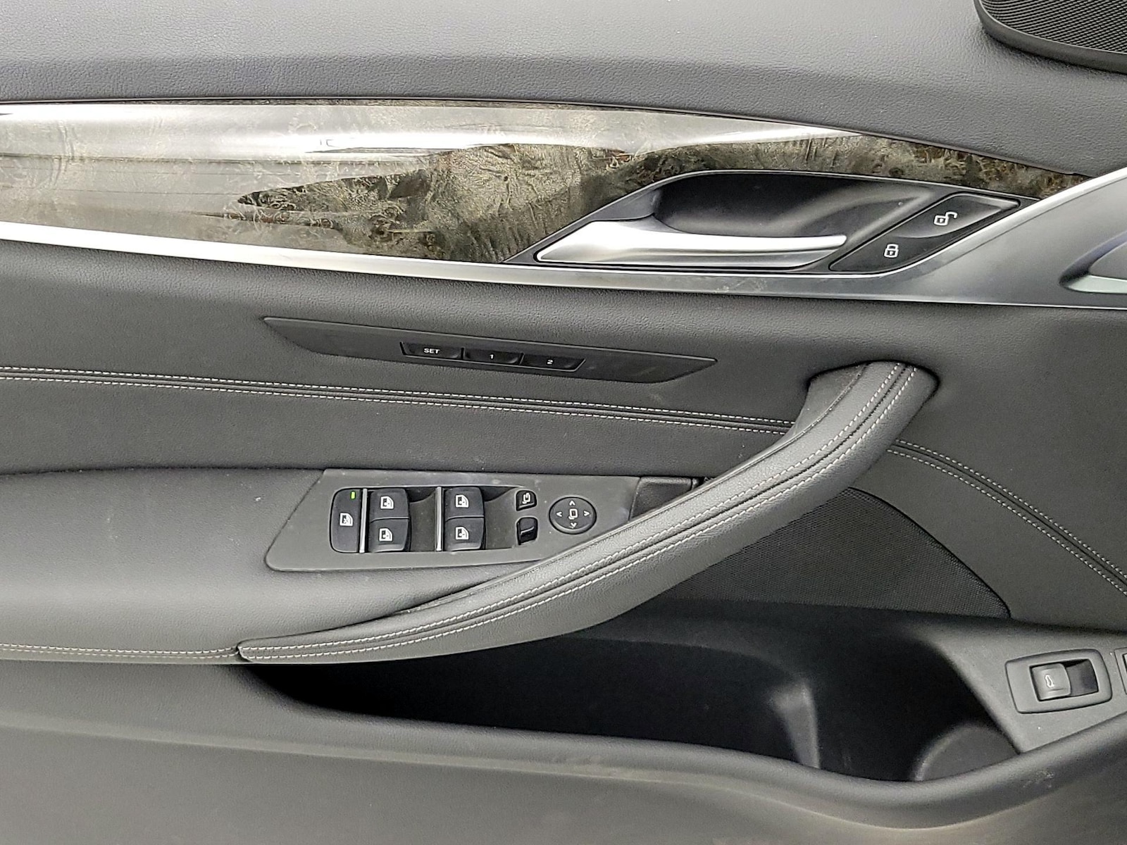2023 BMW 5 Series 530e - Photo 13