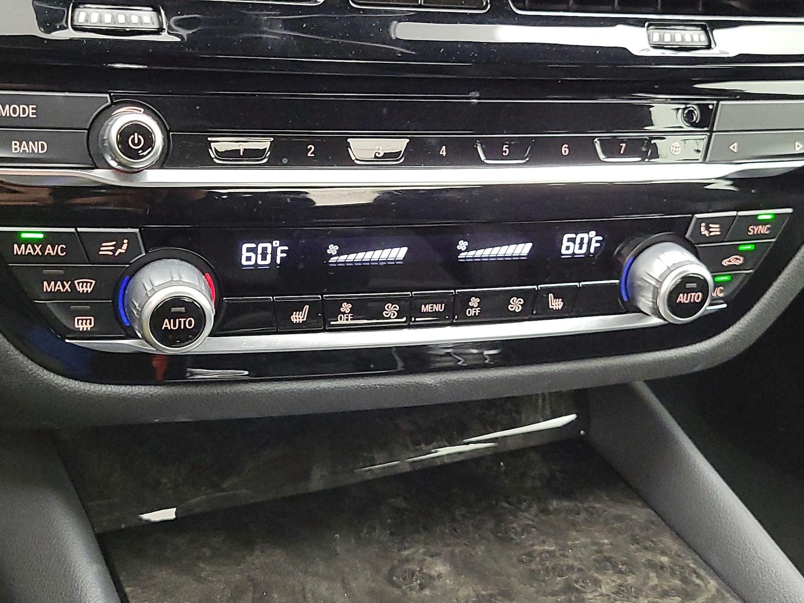 2023 BMW 5 Series 530e - Photo 18