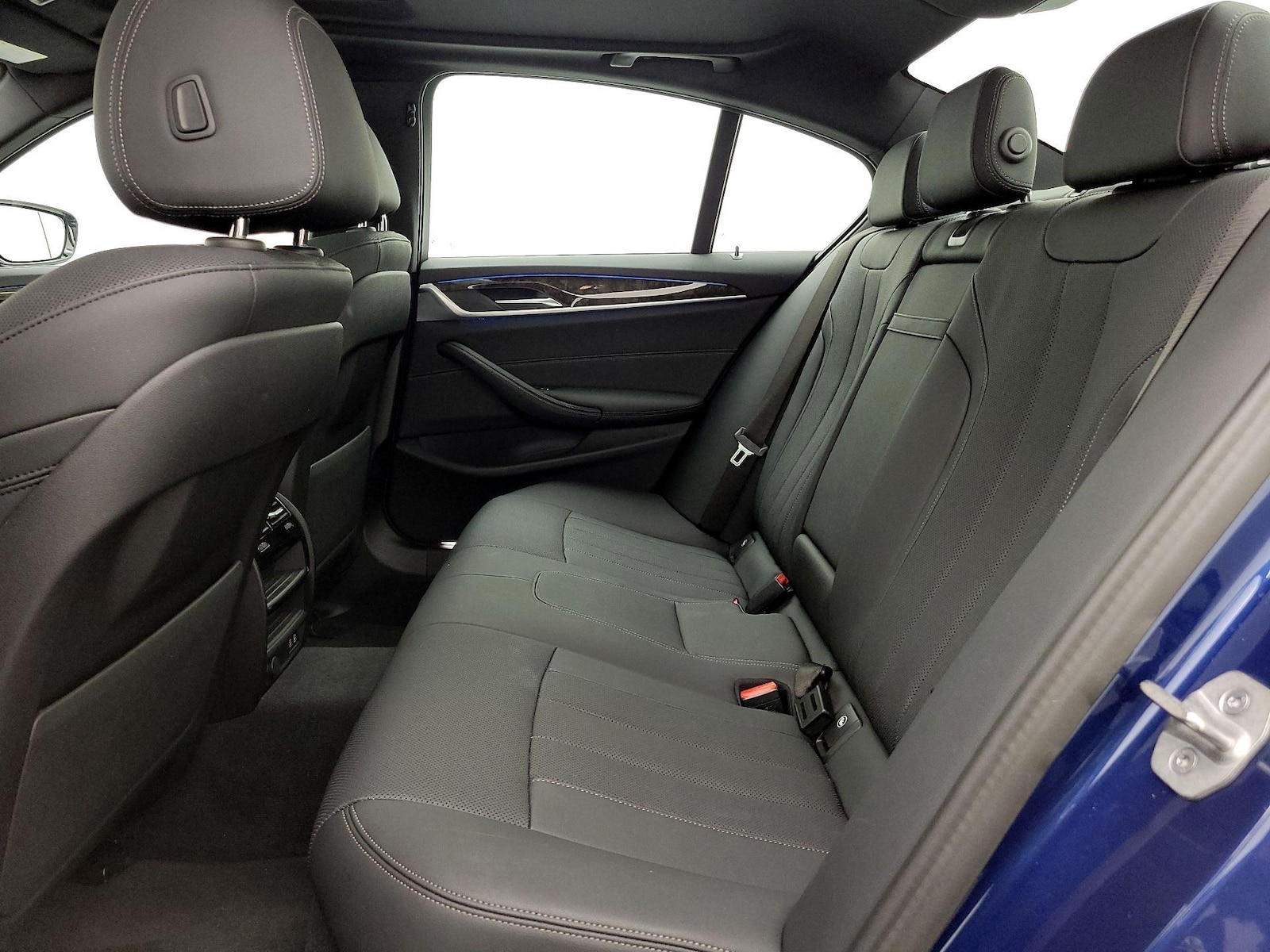 2023 BMW 5 Series 530e - Photo 22
