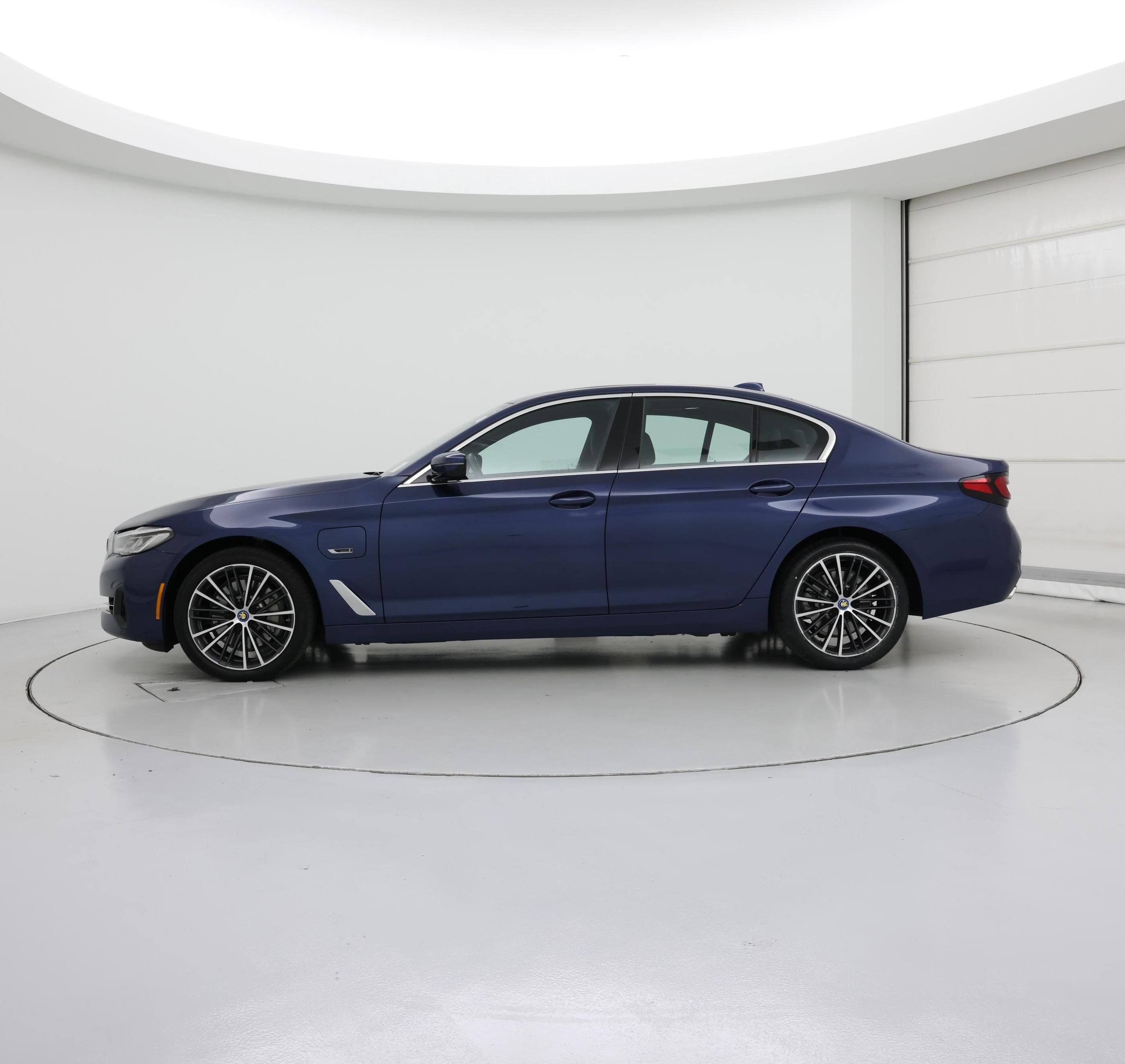 Thumbnail: 2023 BMW 5 Series - 3