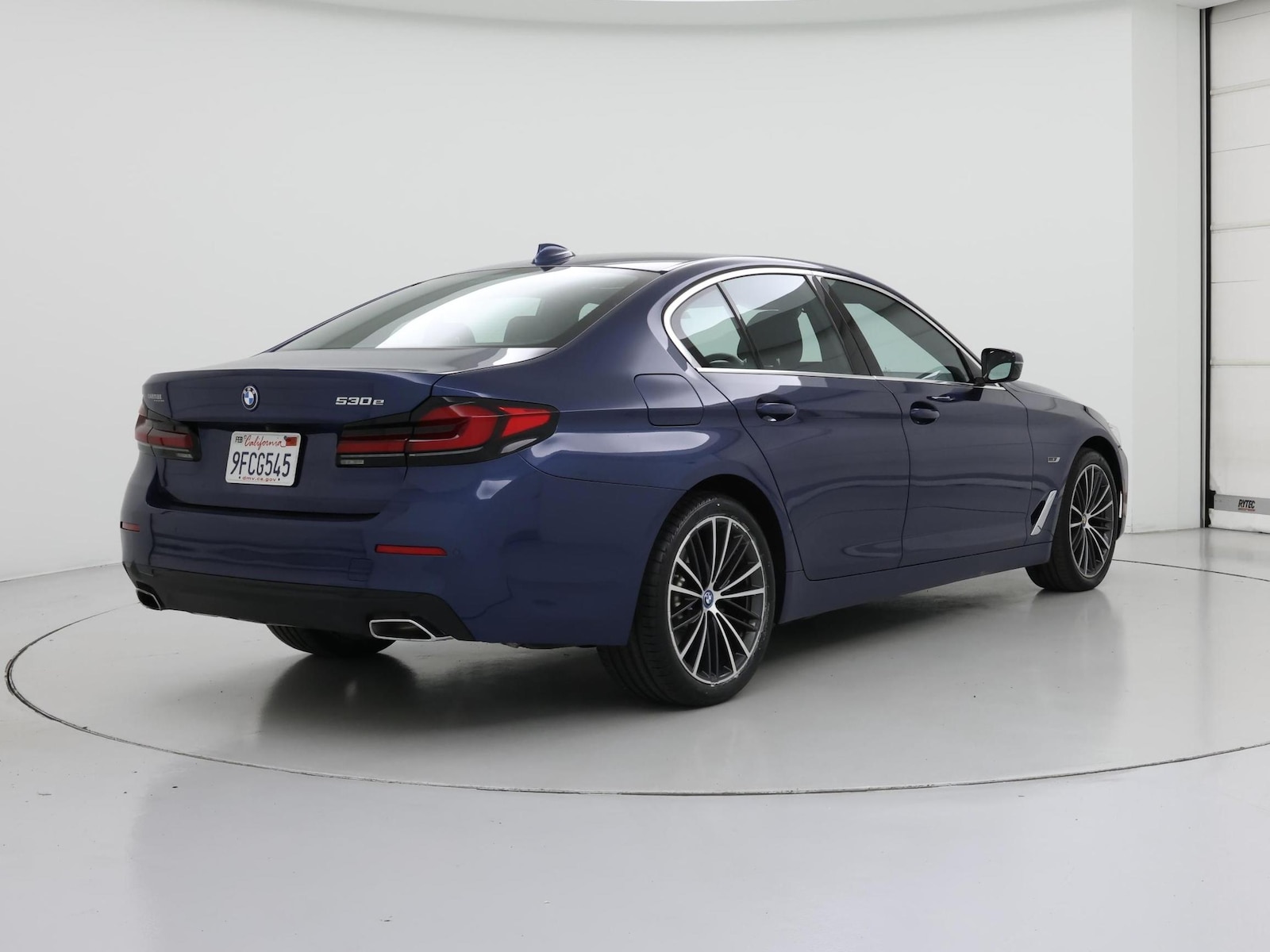 2023 BMW 5 Series 530e - Photo 9