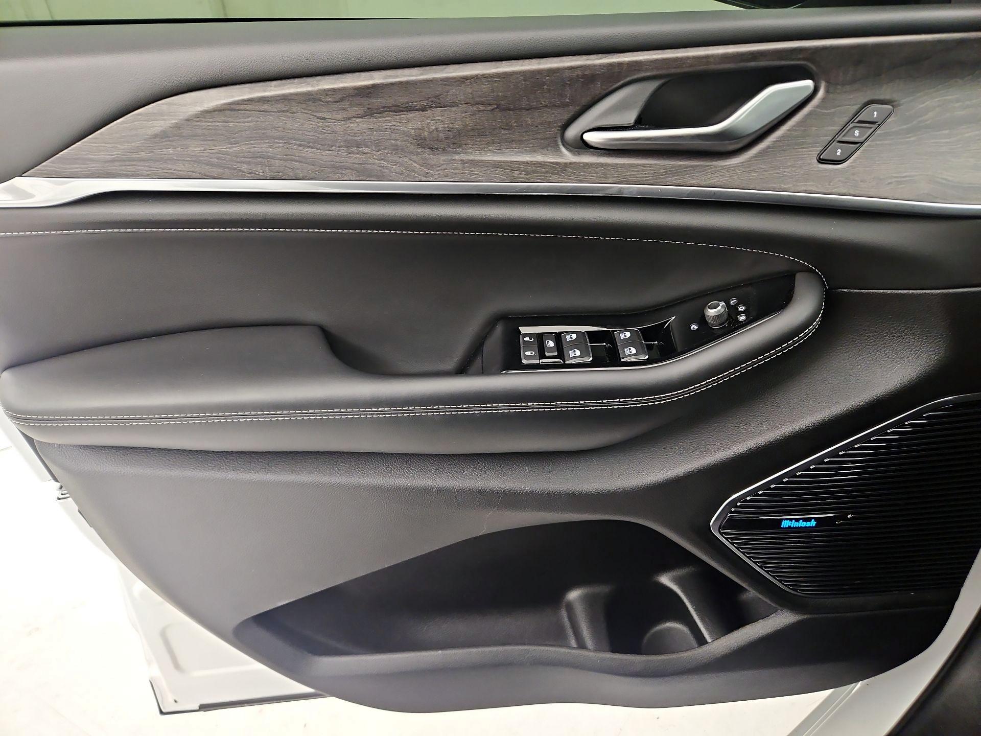 Thumbnail: 2023 Jeep Grand Cherokee - 12