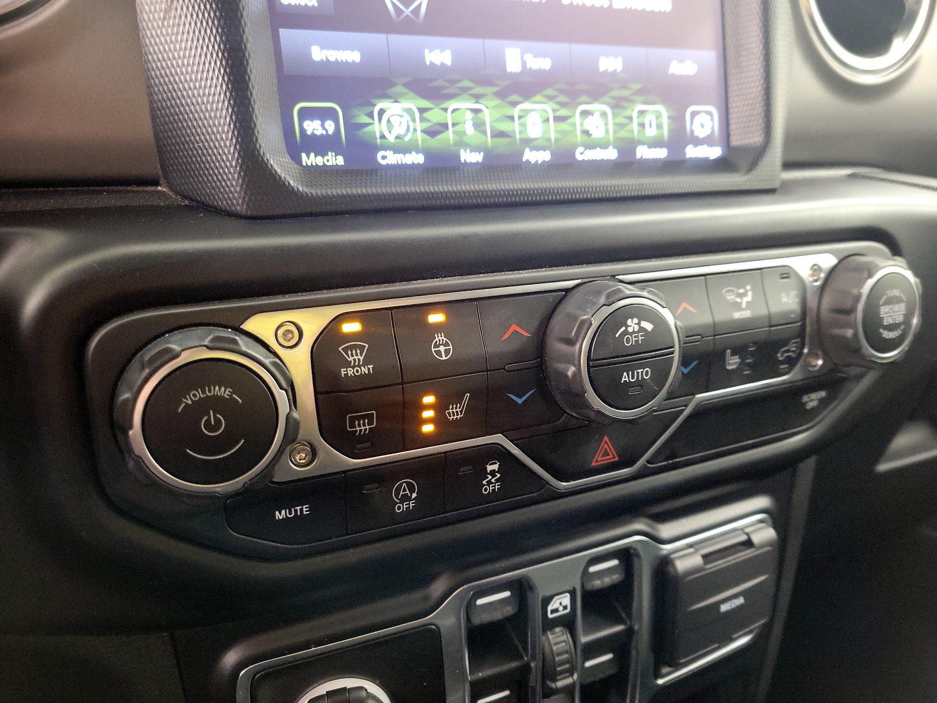 Thumbnail: 2022 Jeep Gladiator - 17