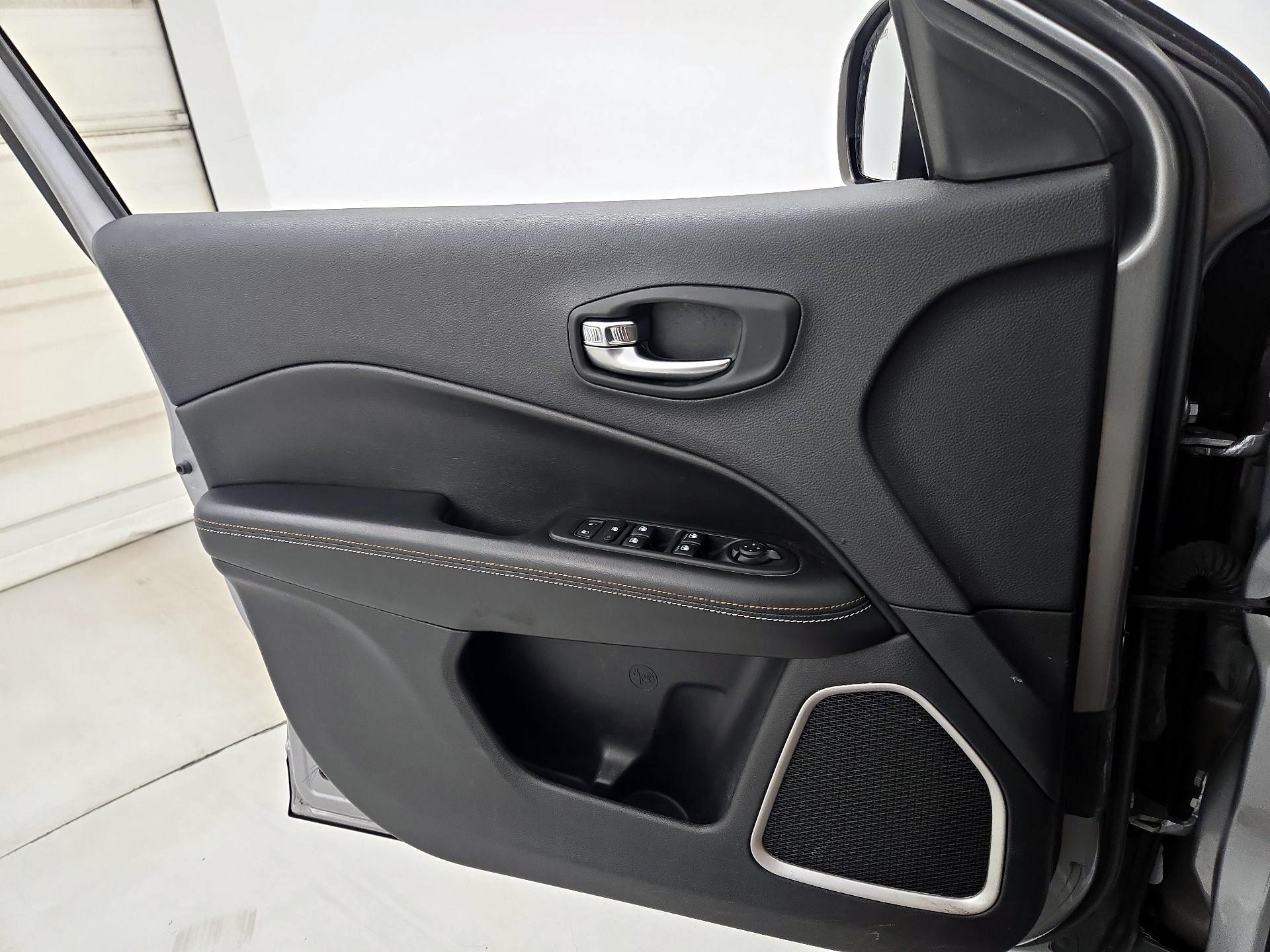 Thumbnail: 2019 Jeep Compass - 12