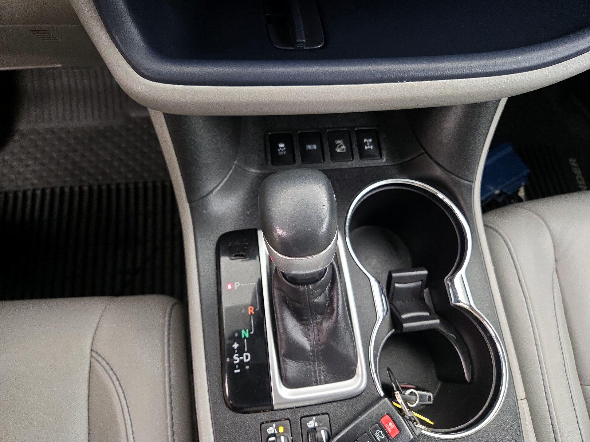 Thumbnail: 2018 Toyota Highlander - 18