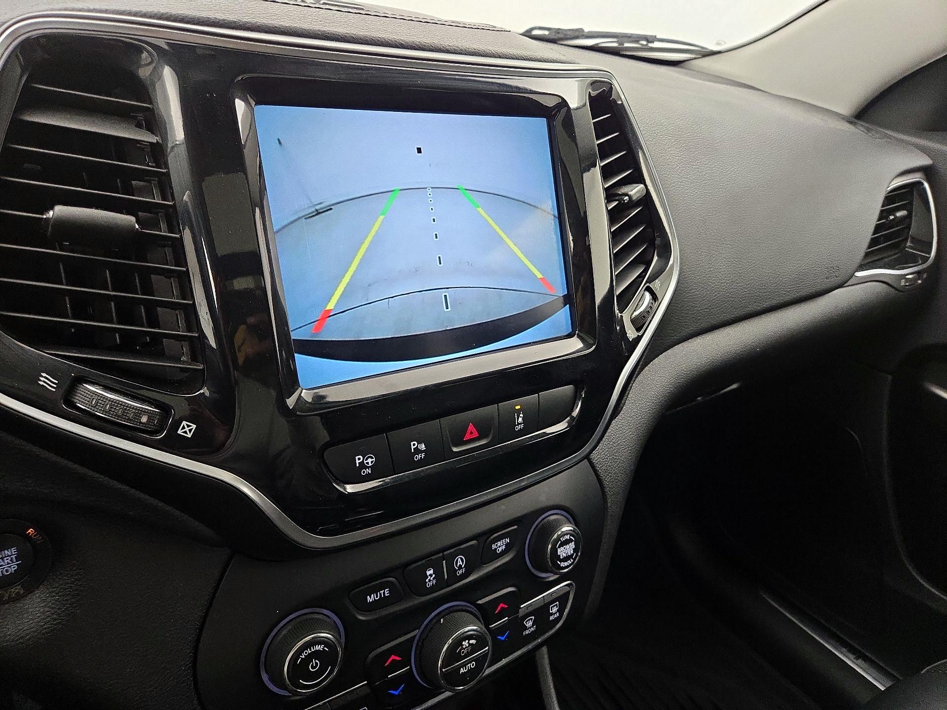 Thumbnail: 2019 Jeep Cherokee - 15