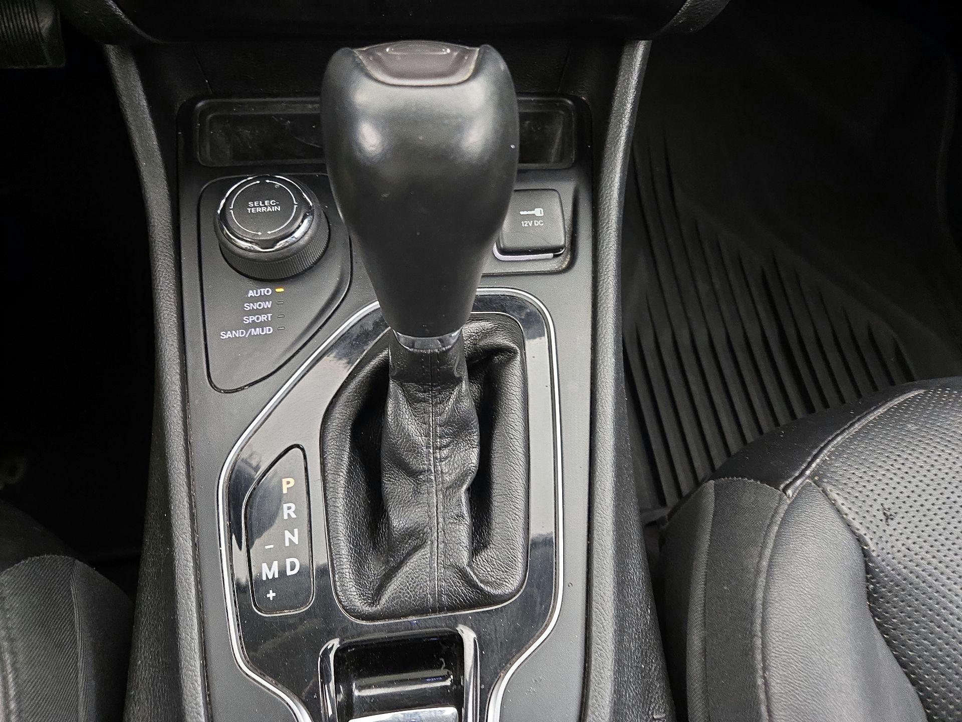 Thumbnail: 2019 Jeep Cherokee - 18