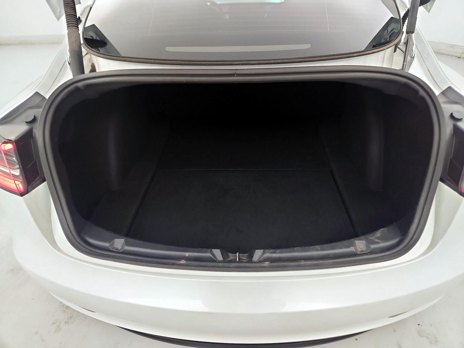 Thumbnail: 2023 Tesla Model 3 - 19