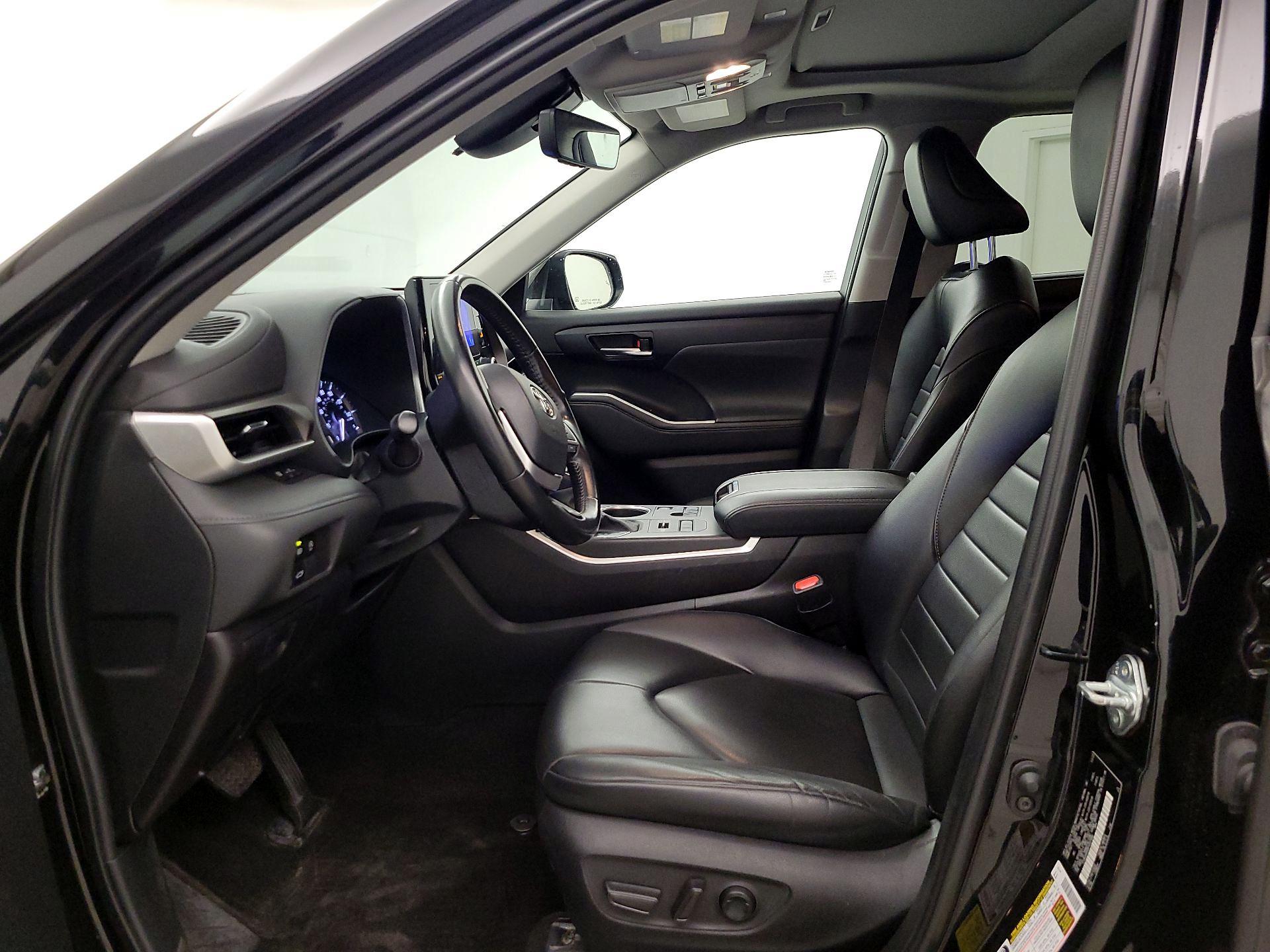 Thumbnail: 2023 Toyota Highlander - 11