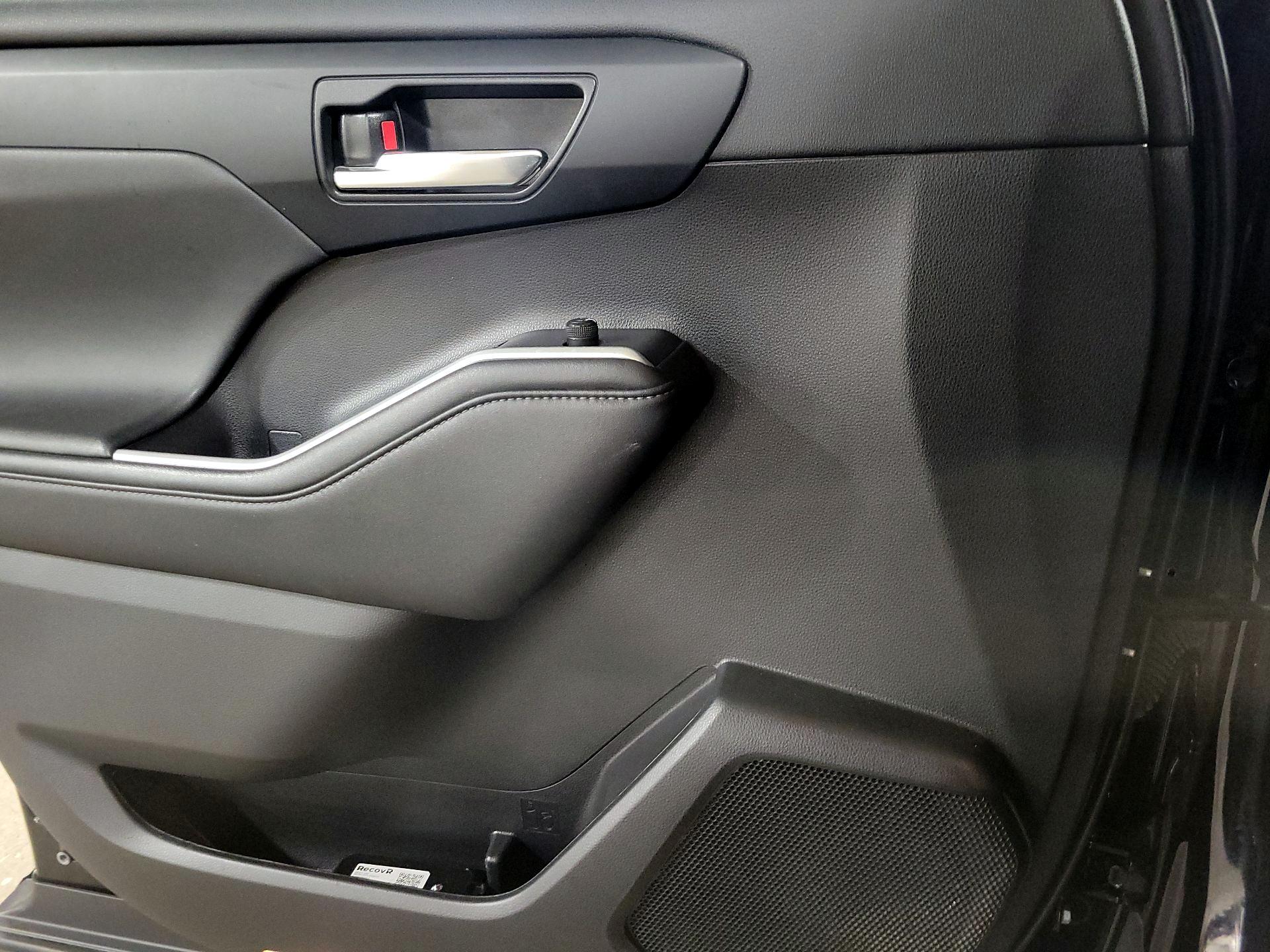 Thumbnail: 2023 Toyota Highlander - 12