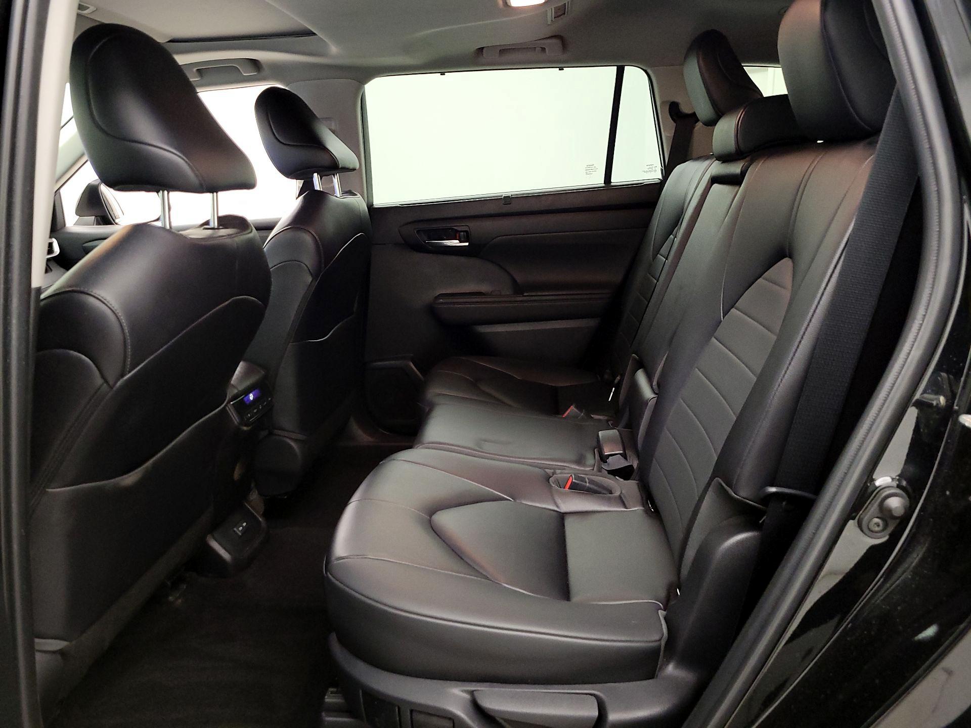 Thumbnail: 2023 Toyota Highlander - 19