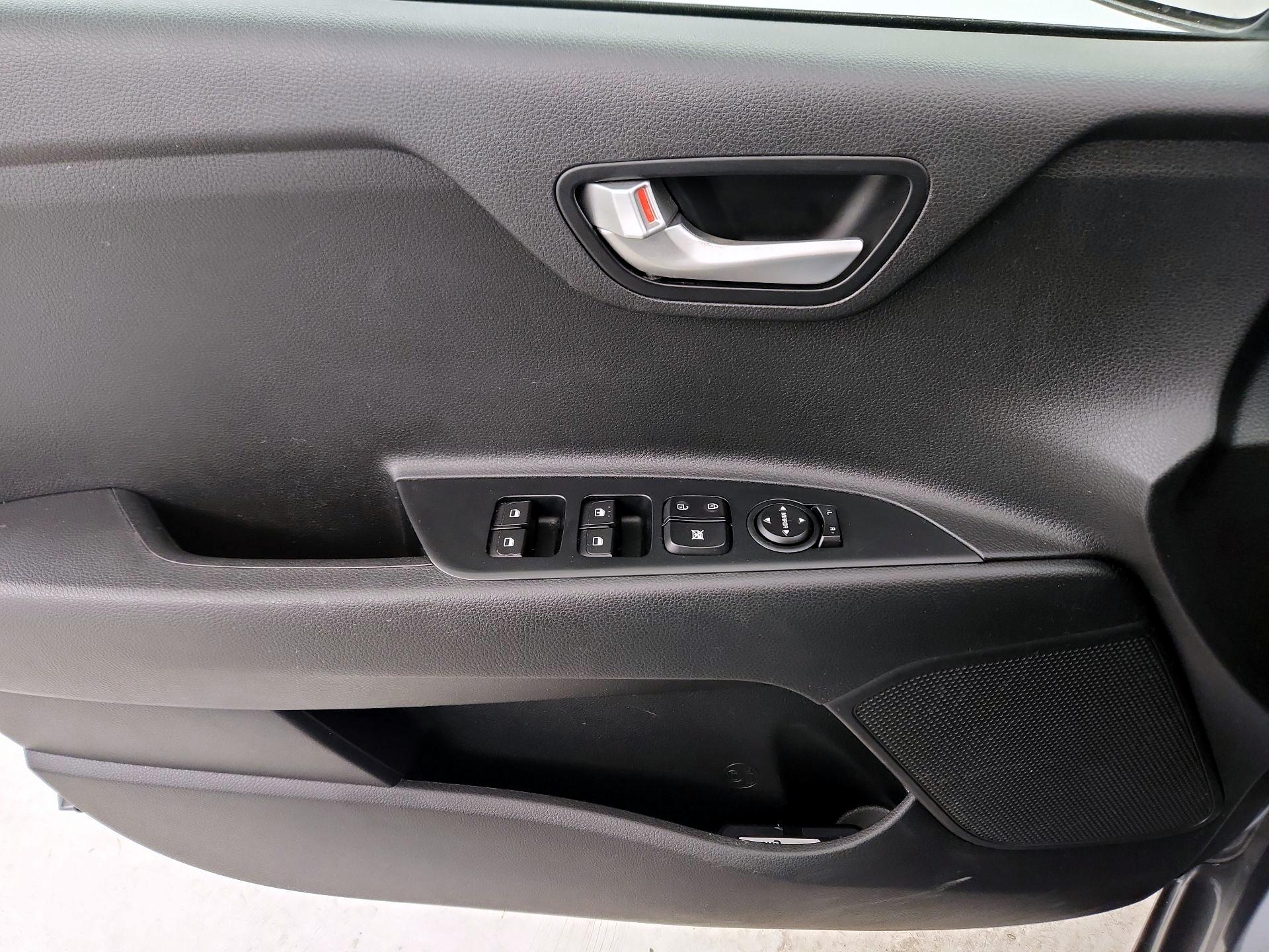 Thumbnail: 2020 Kia Rio - 12