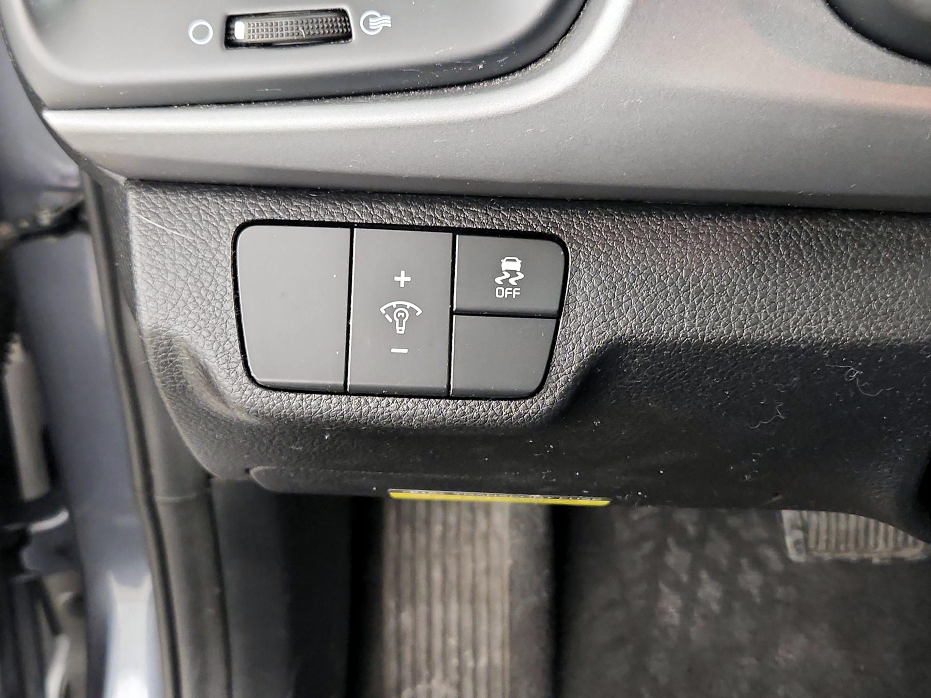 Thumbnail: 2020 Kia Rio - 13