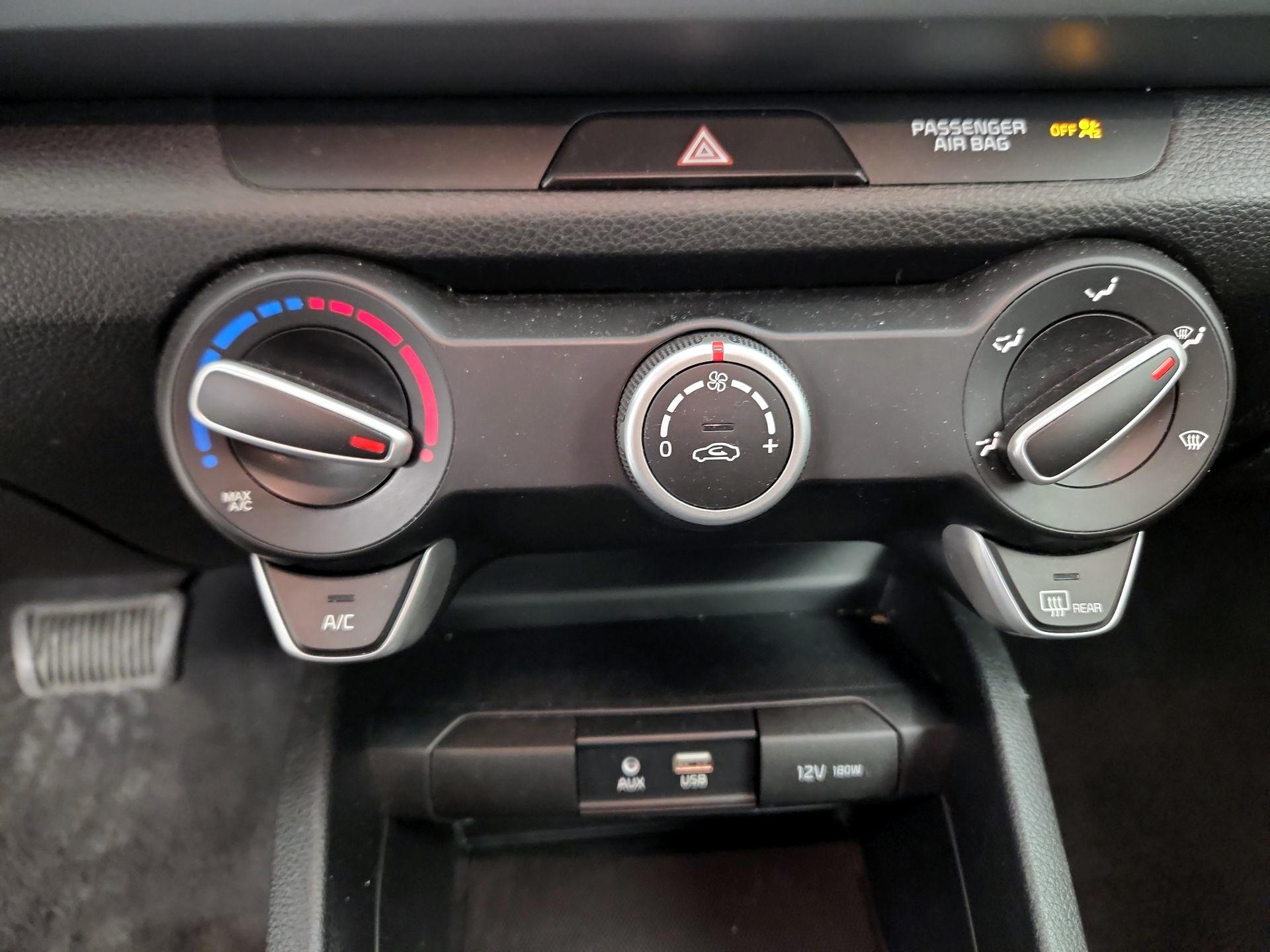 Thumbnail: 2020 Kia Rio - 16