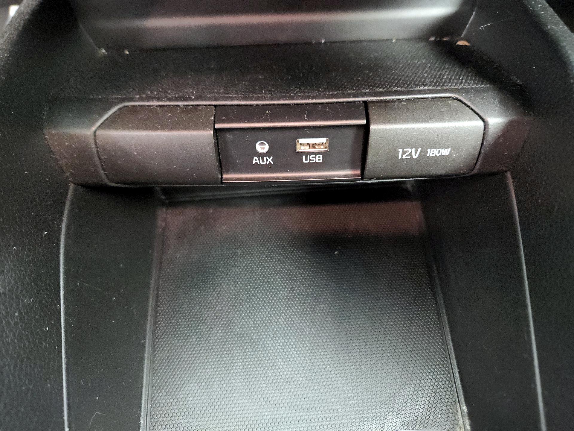 Thumbnail: 2020 Kia Rio - 18