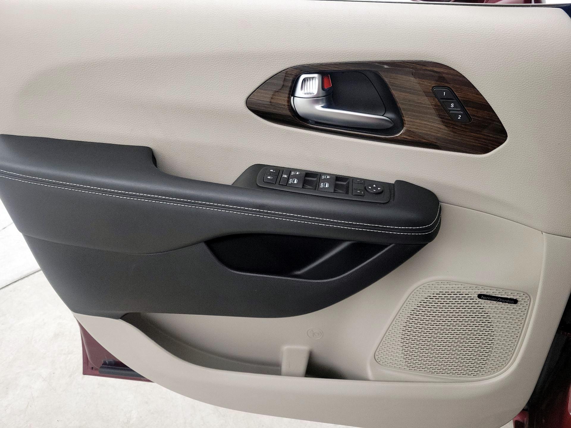 Thumbnail: 2022 Chrysler Pacifica - 12