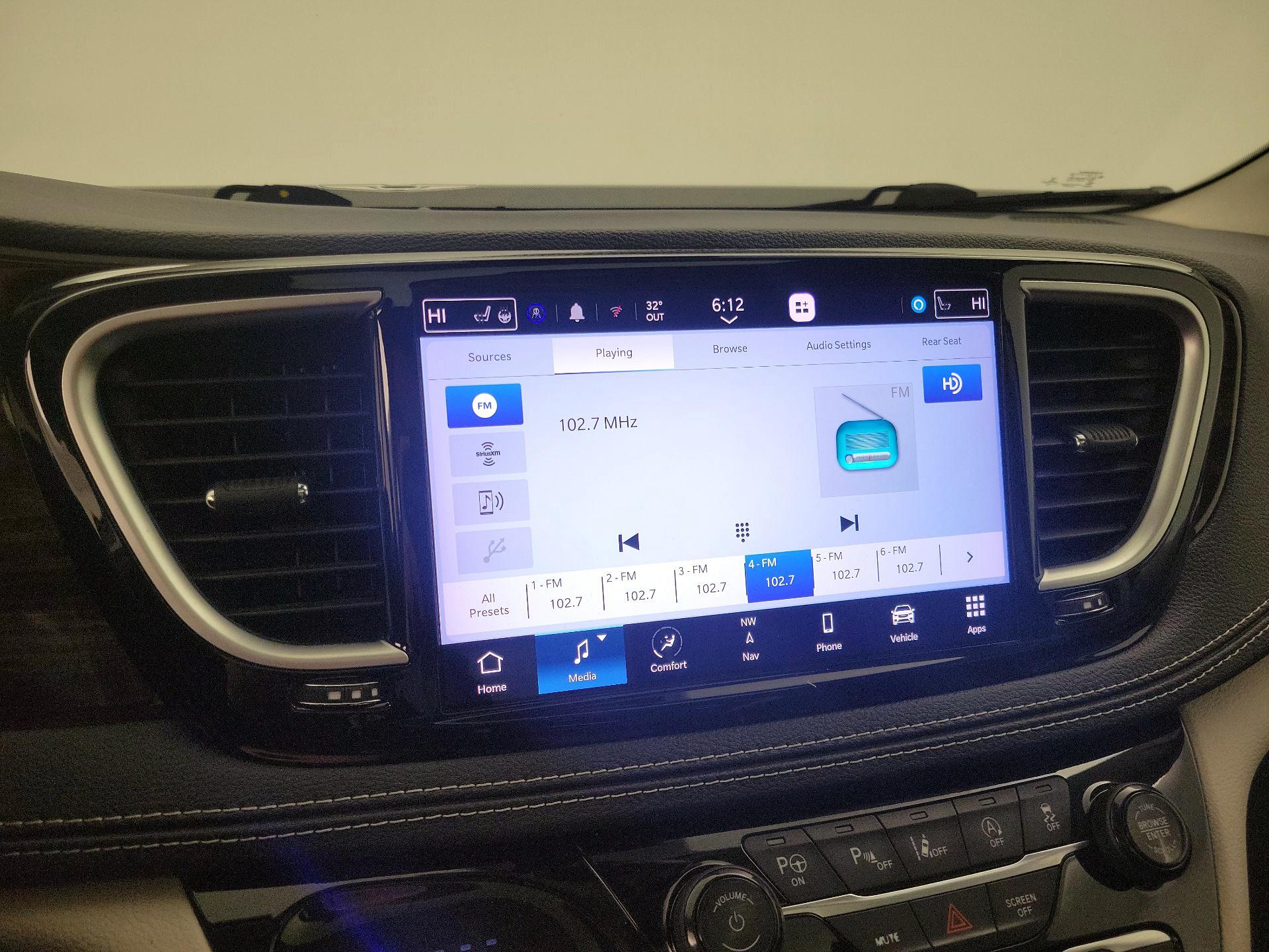 Thumbnail: 2022 Chrysler Pacifica - 16