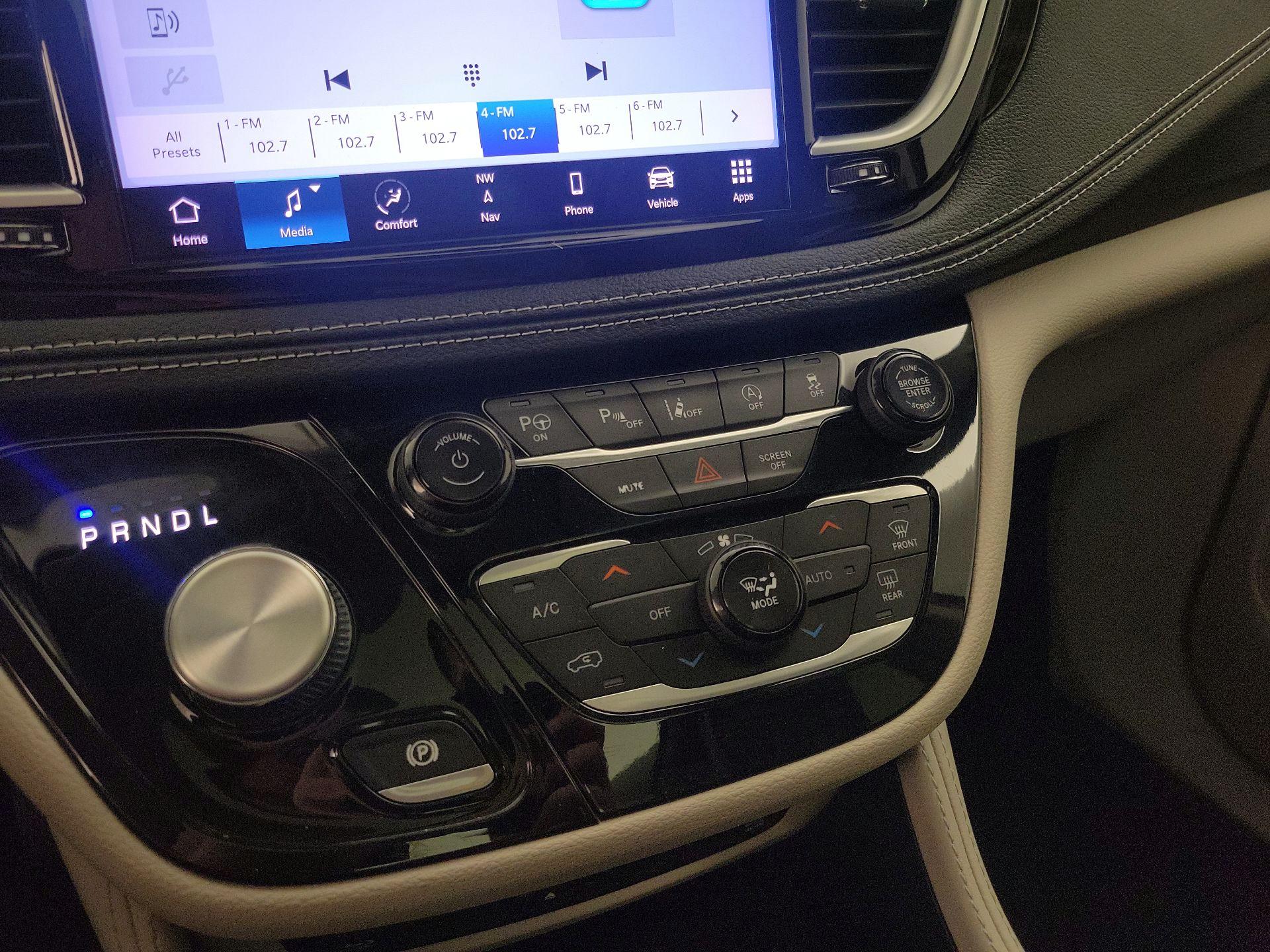 Thumbnail: 2022 Chrysler Pacifica - 17