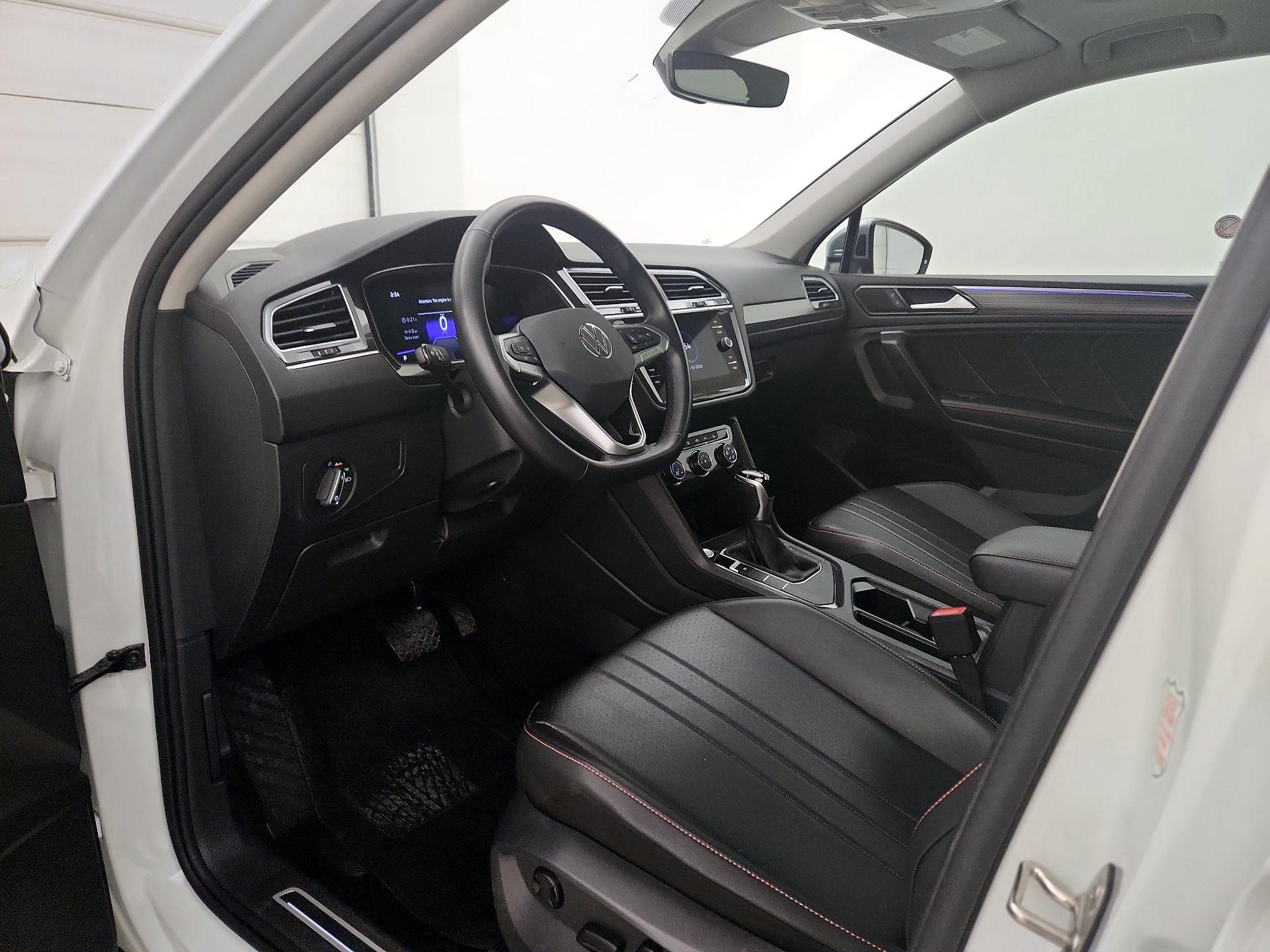 Thumbnail: 2024 Volkswagen Tiguan - 11