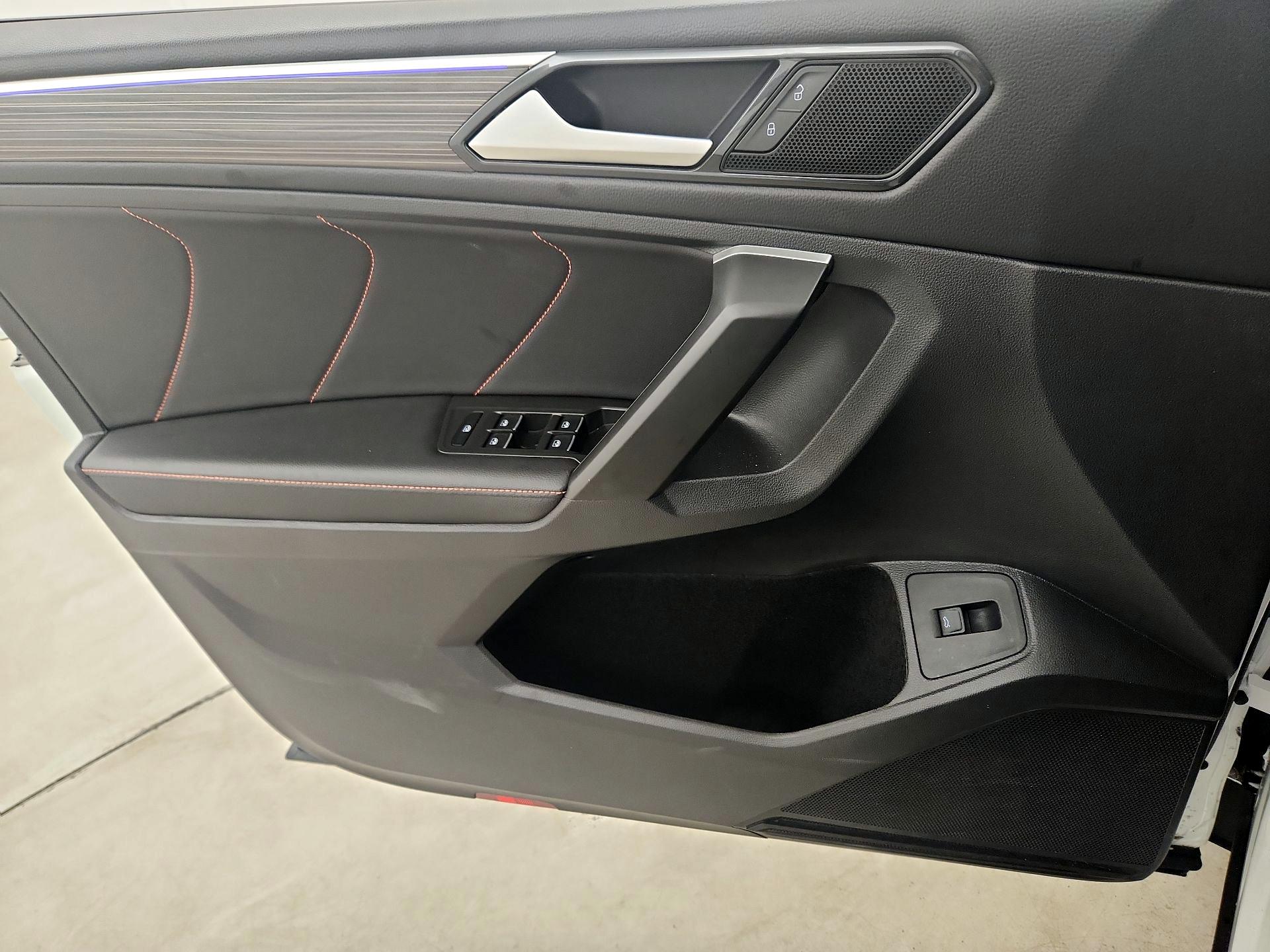 Thumbnail: 2024 Volkswagen Tiguan - 12