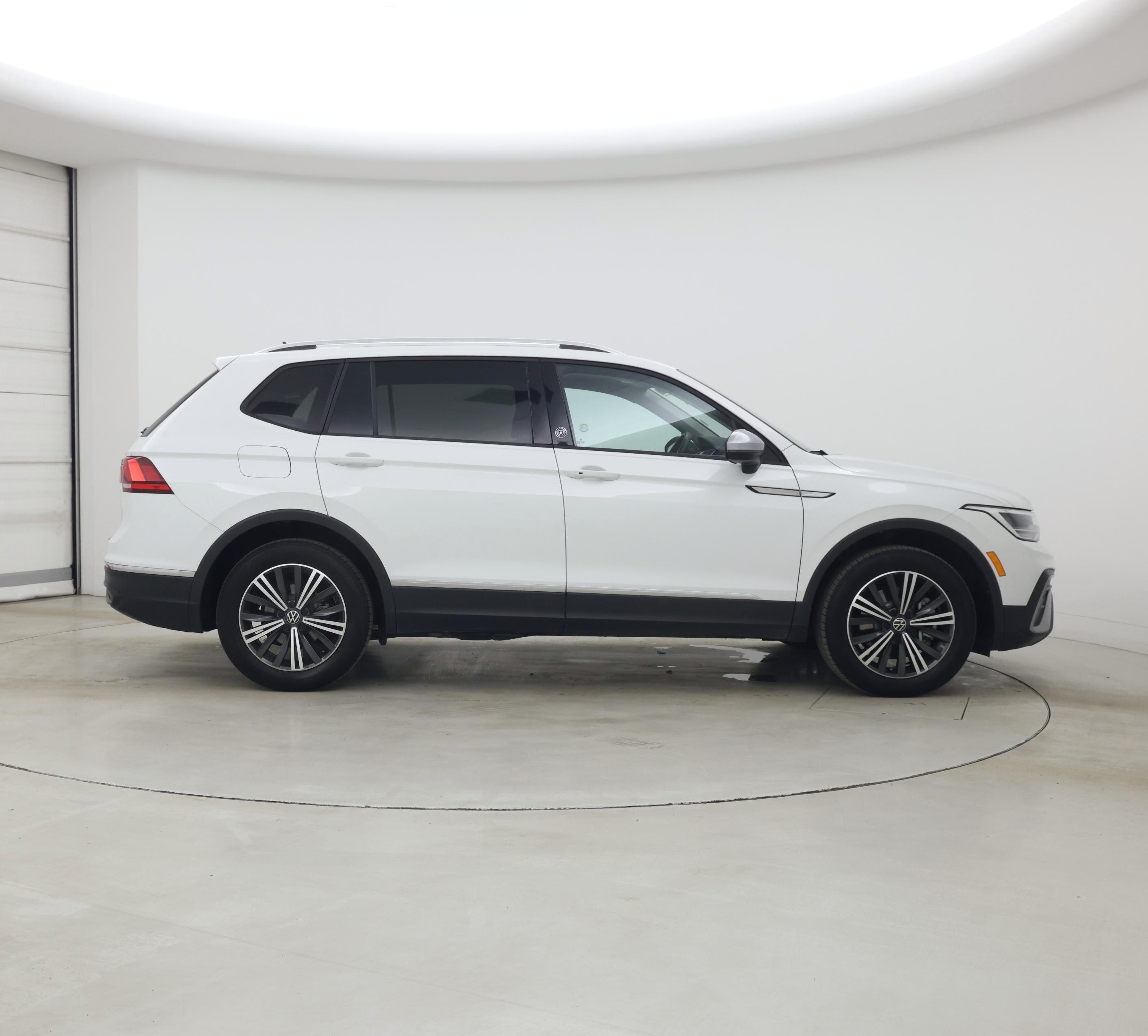 Thumbnail: 2024 Volkswagen Tiguan - 7