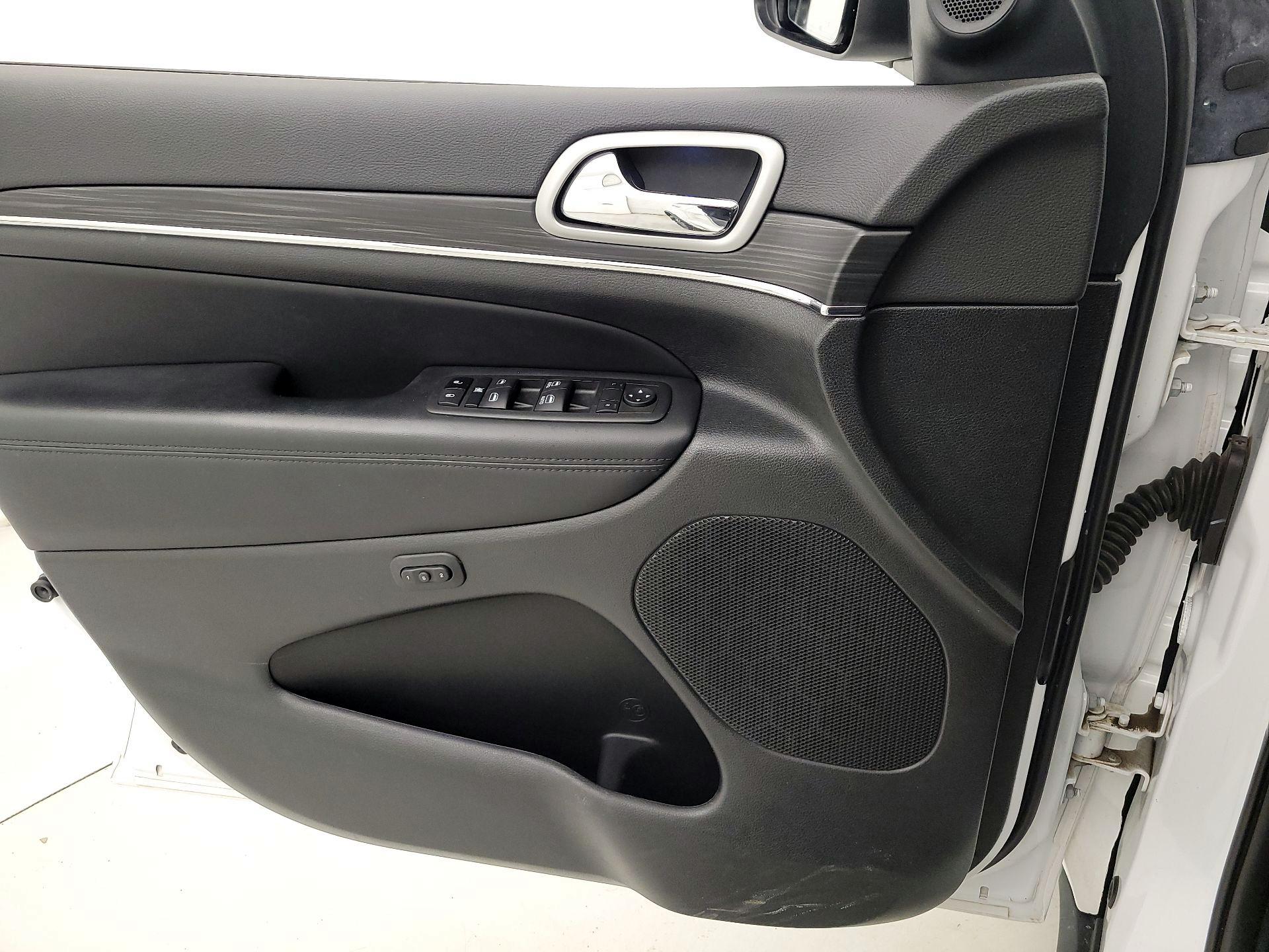 Thumbnail: 2022 Jeep Grand Cherokee - 12