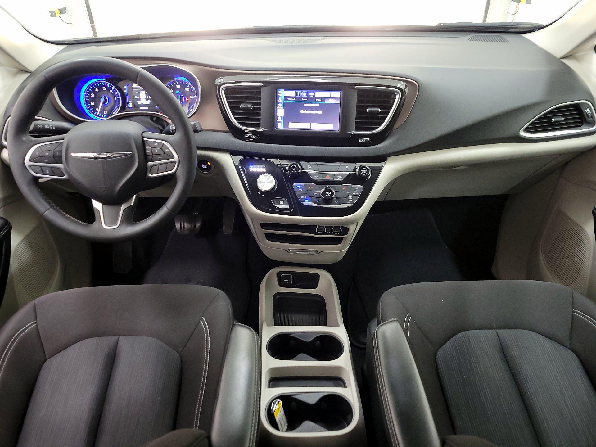 Thumbnail: 2023 Chrysler Voyager - 9