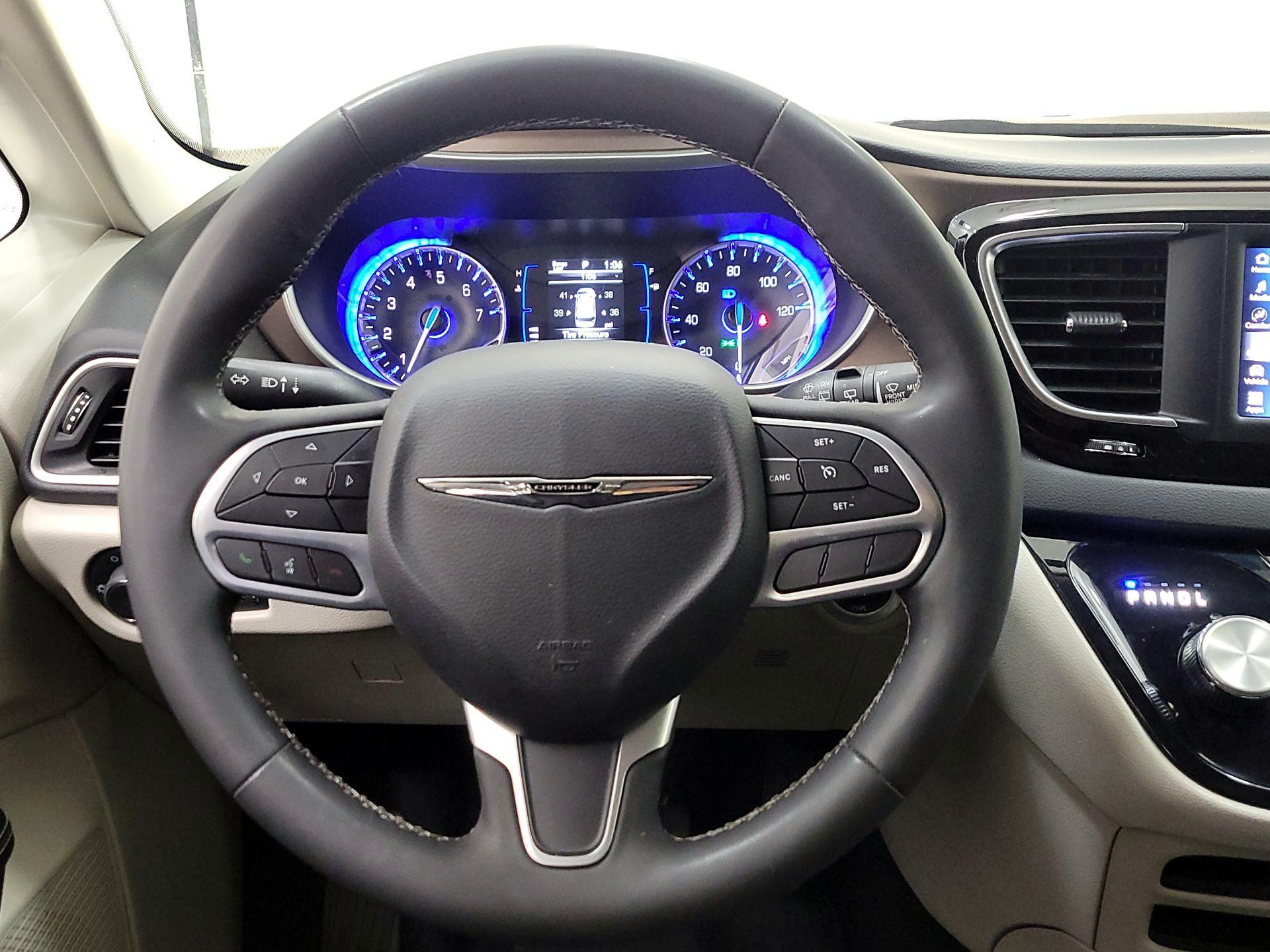 Thumbnail: 2023 Chrysler Voyager - 10