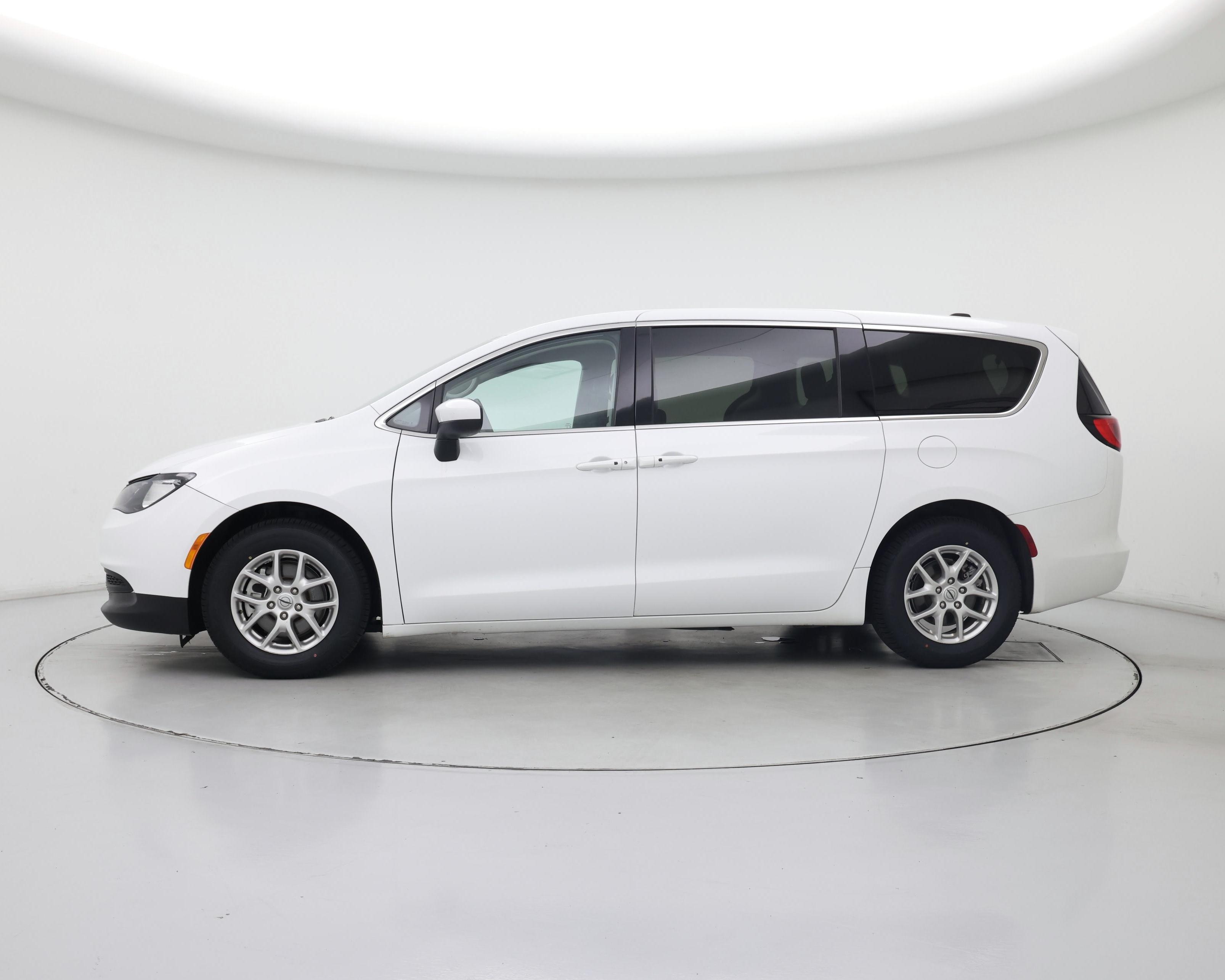 Thumbnail: 2023 Chrysler Voyager - 3