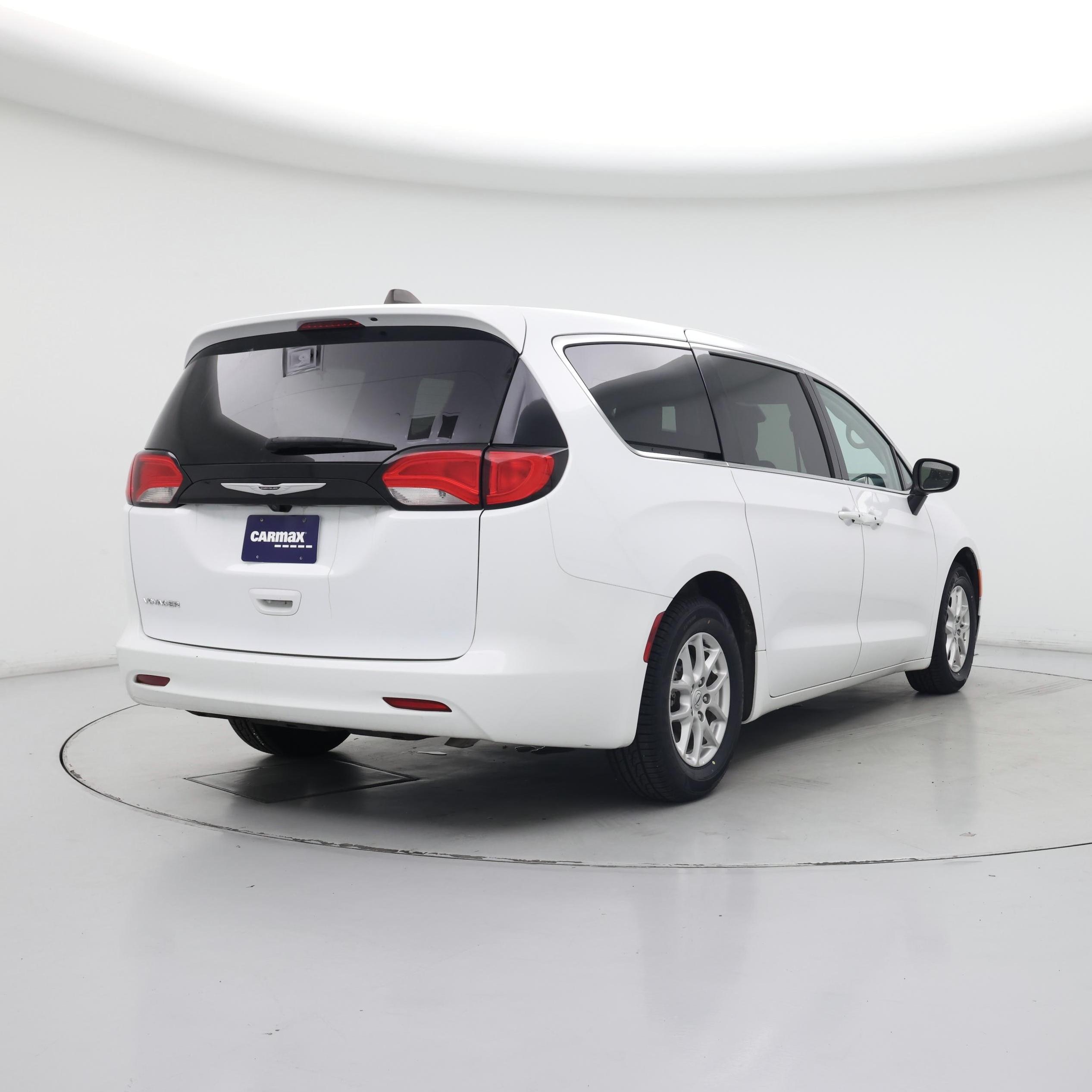 Thumbnail: 2023 Chrysler Voyager - 8