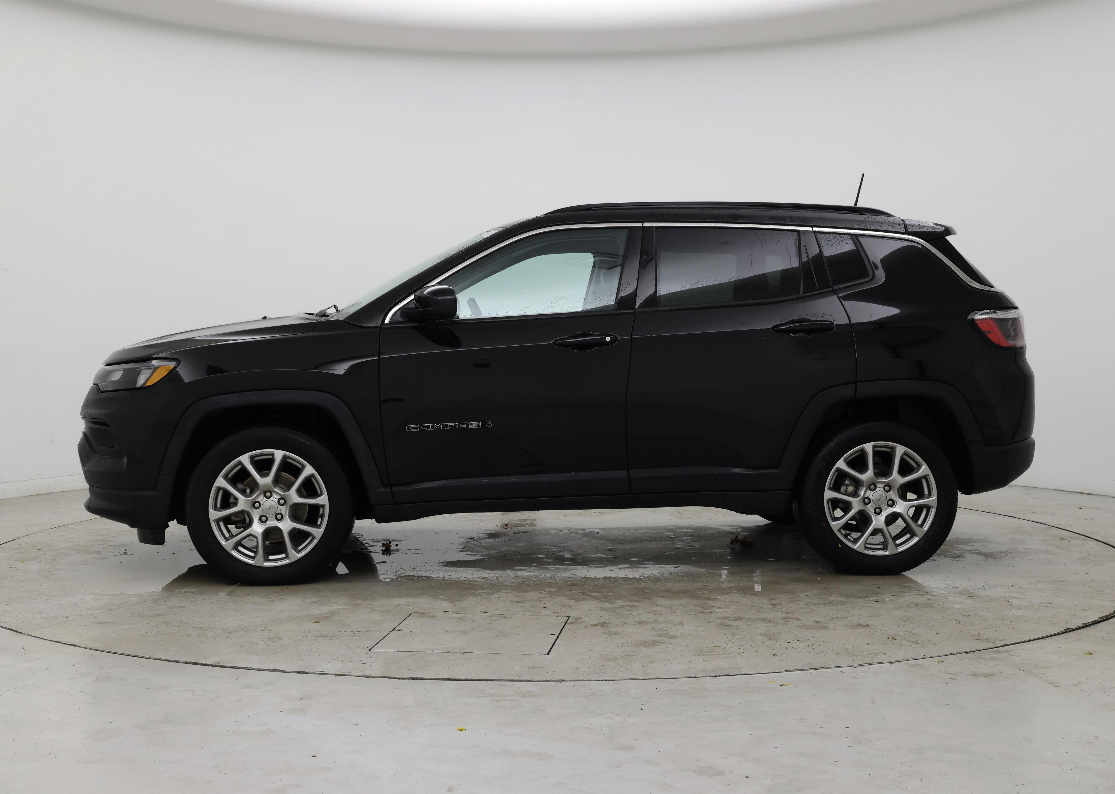 Thumbnail: 2022 Jeep Compass - 3
