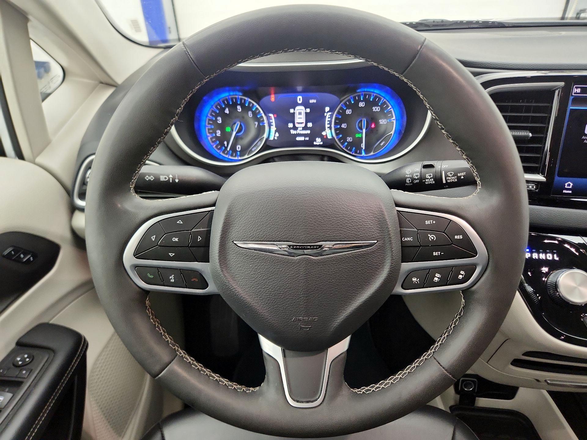 Thumbnail: 2023 Chrysler Pacifica - 10