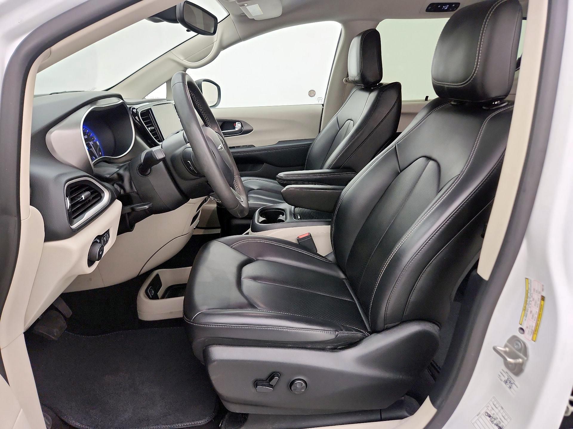 Thumbnail: 2023 Chrysler Pacifica - 11