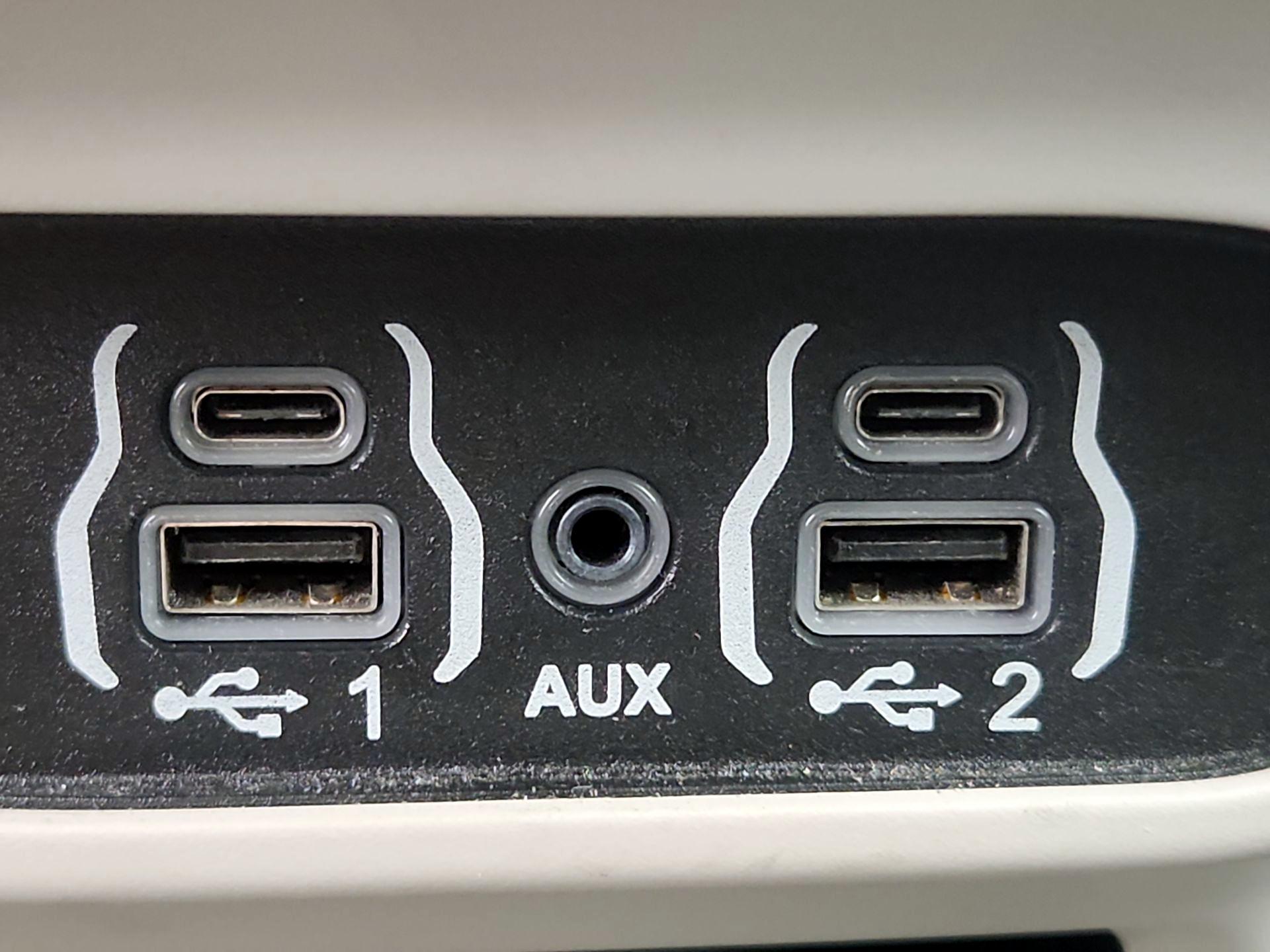 Thumbnail: 2023 Chrysler Pacifica - 18