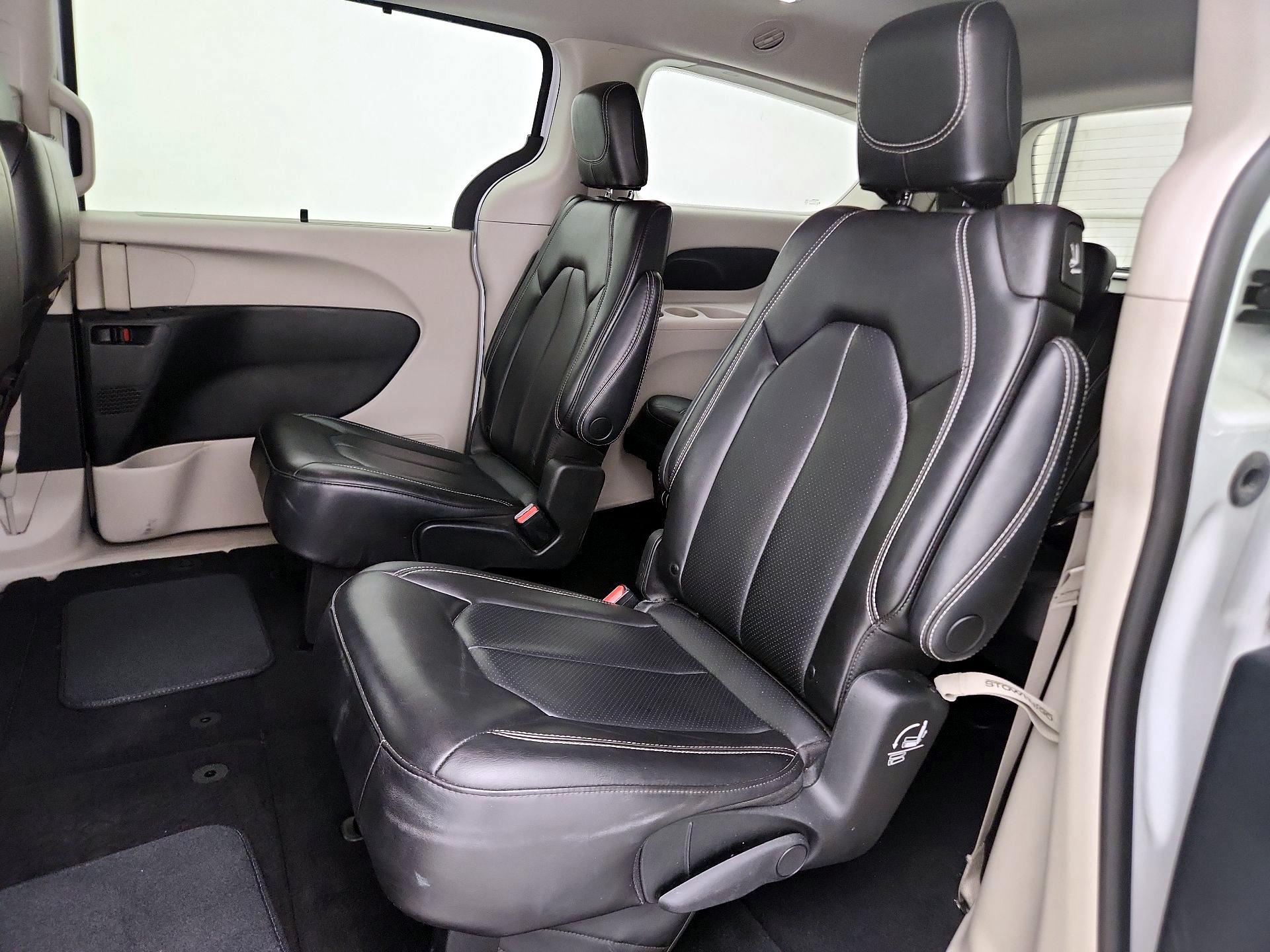 Thumbnail: 2023 Chrysler Pacifica - 19