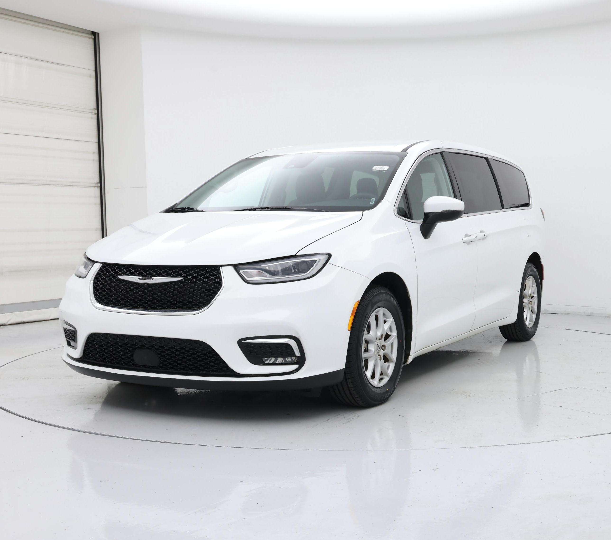 Thumbnail: 2023 Chrysler Pacifica - 4