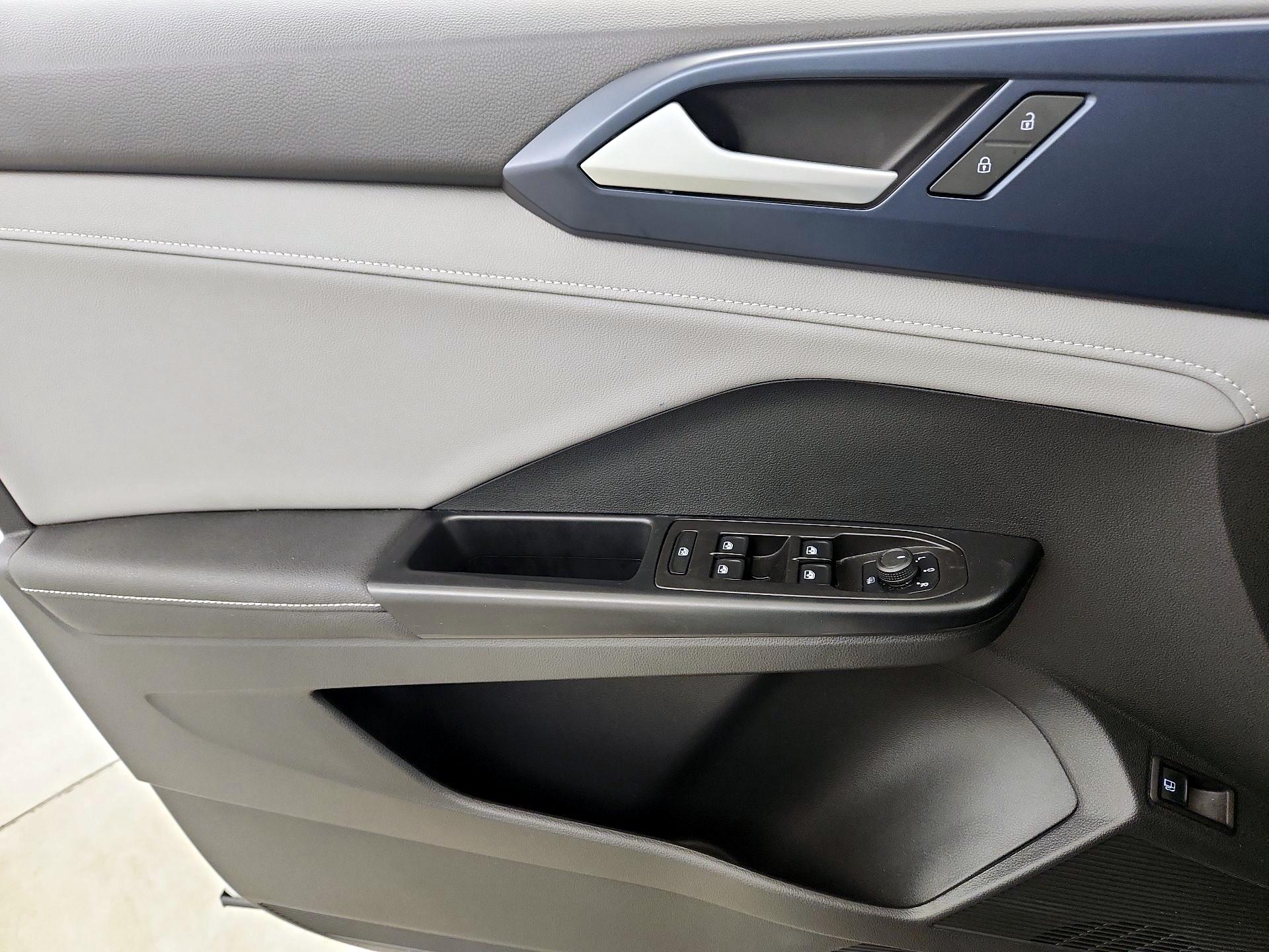 Thumbnail: 2024 Volkswagen Taos - 12