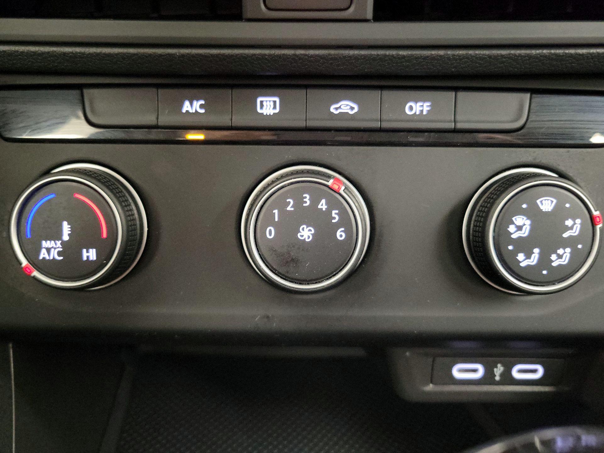 Thumbnail: 2024 Volkswagen Jetta - 16