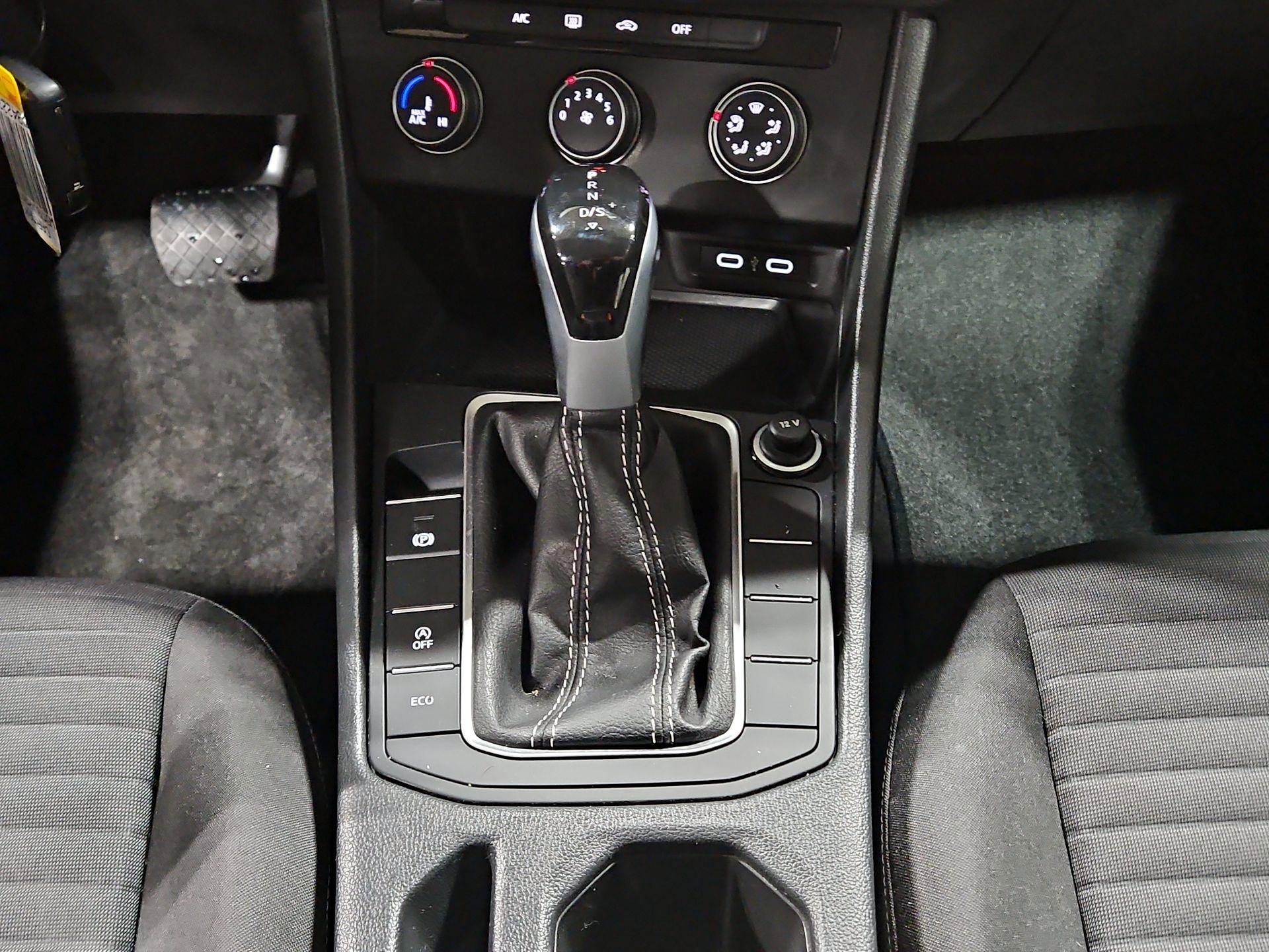 Thumbnail: 2024 Volkswagen Jetta - 17