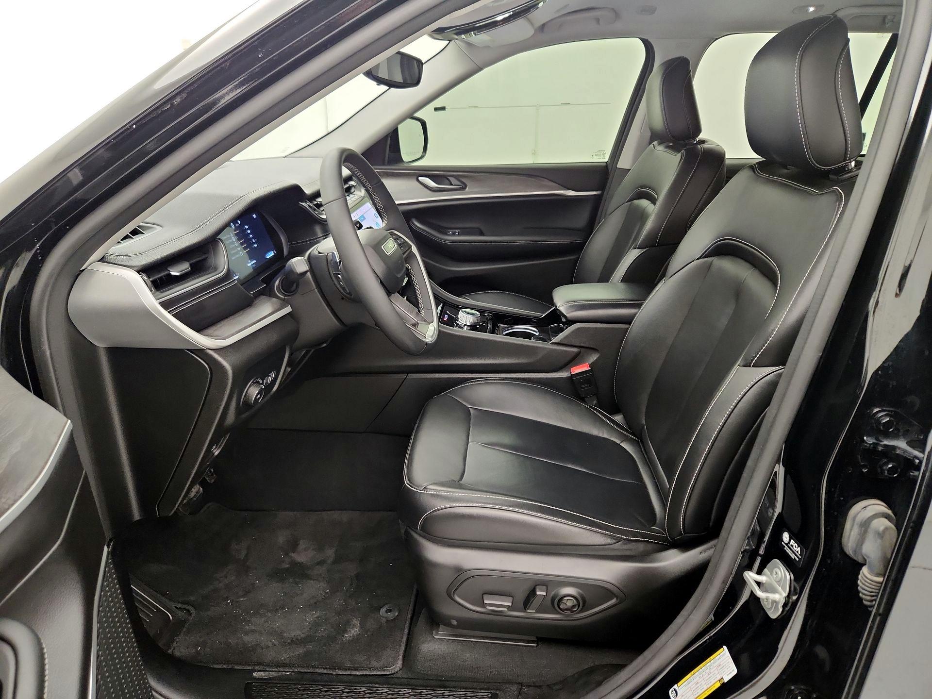 Thumbnail: 2023 Jeep Grand Cherokee - 11