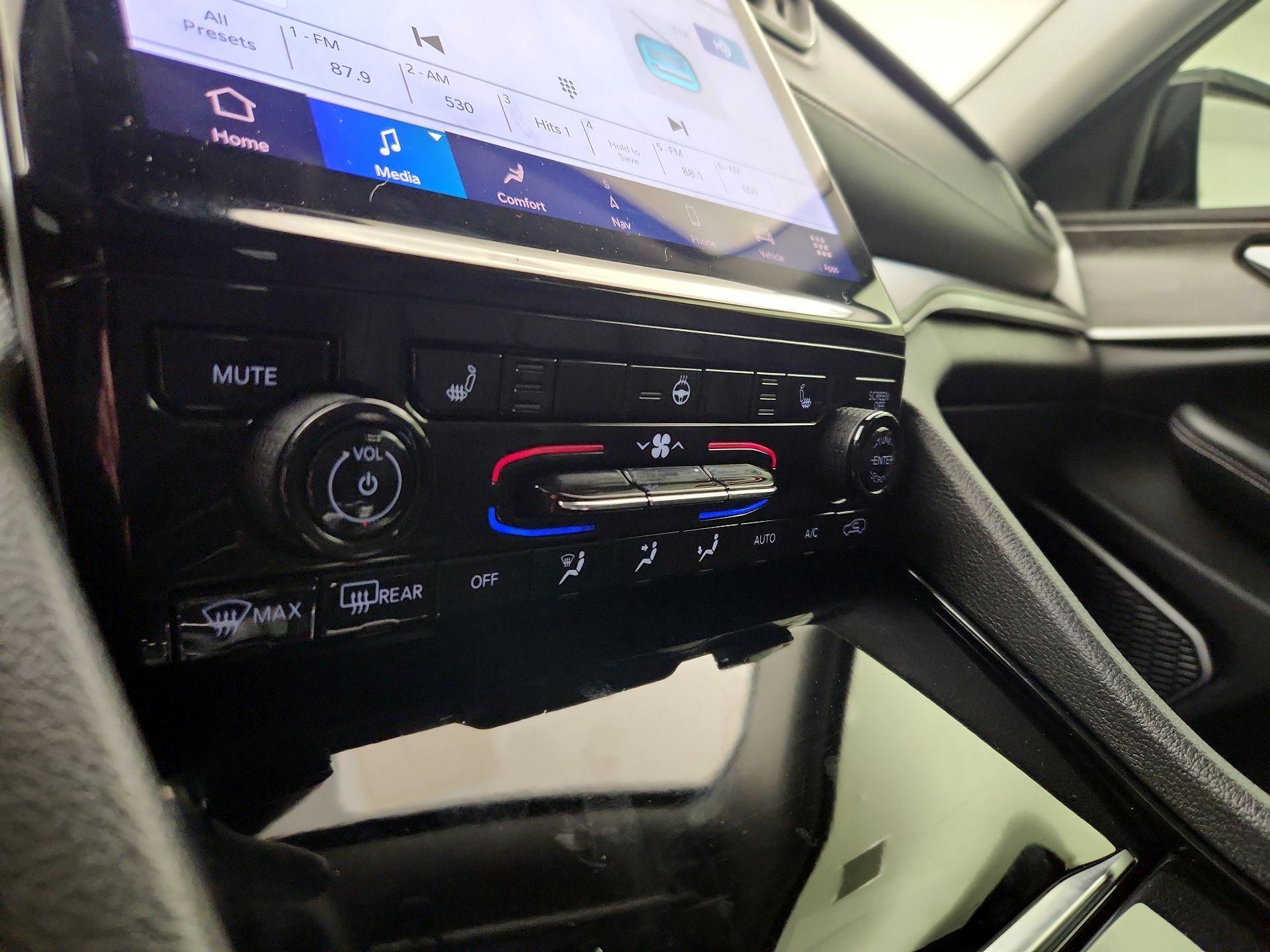 Thumbnail: 2023 Jeep Grand Cherokee - 17