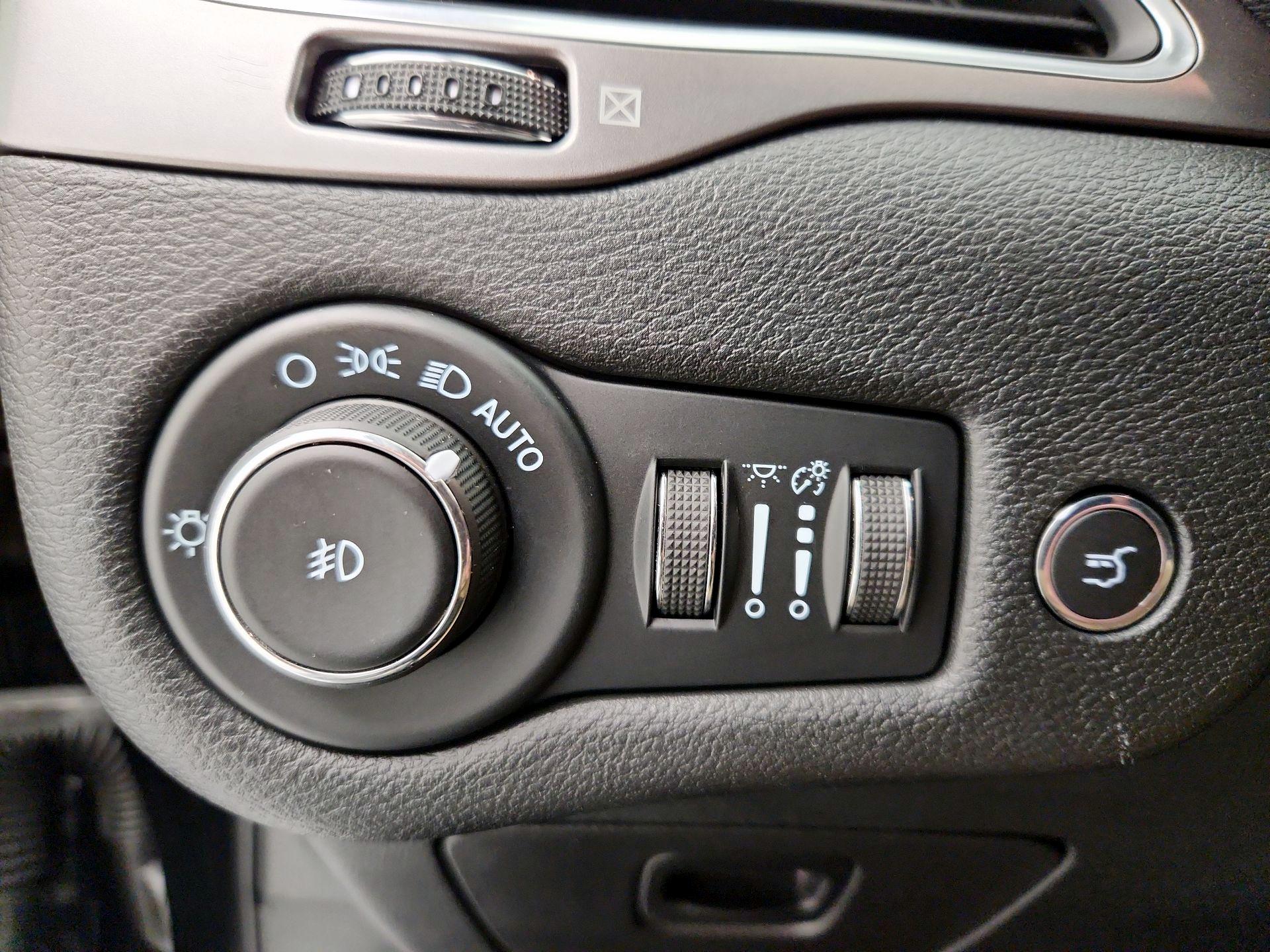 Thumbnail: 2022 Jeep Cherokee - 13