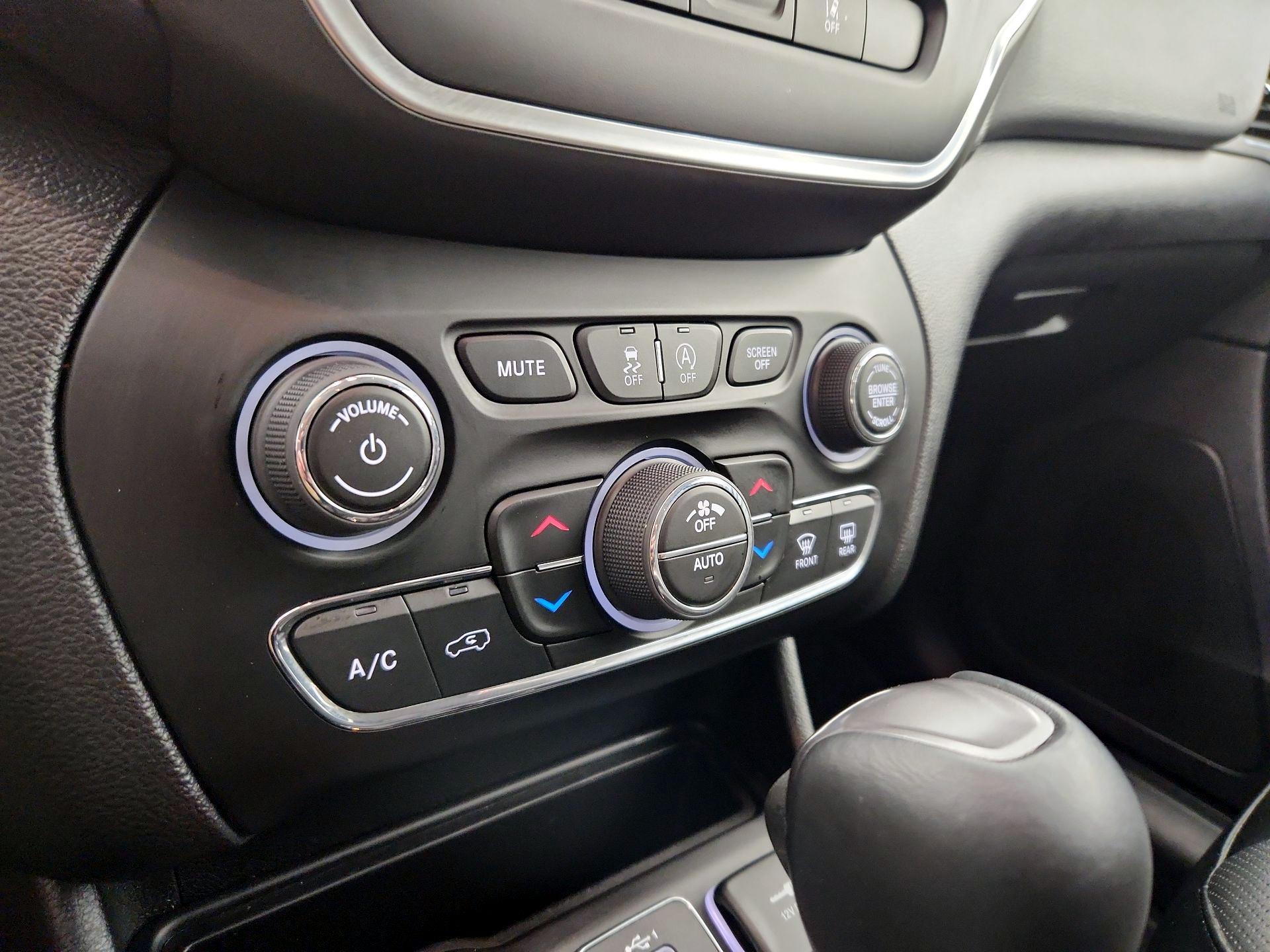 Thumbnail: 2022 Jeep Cherokee - 16