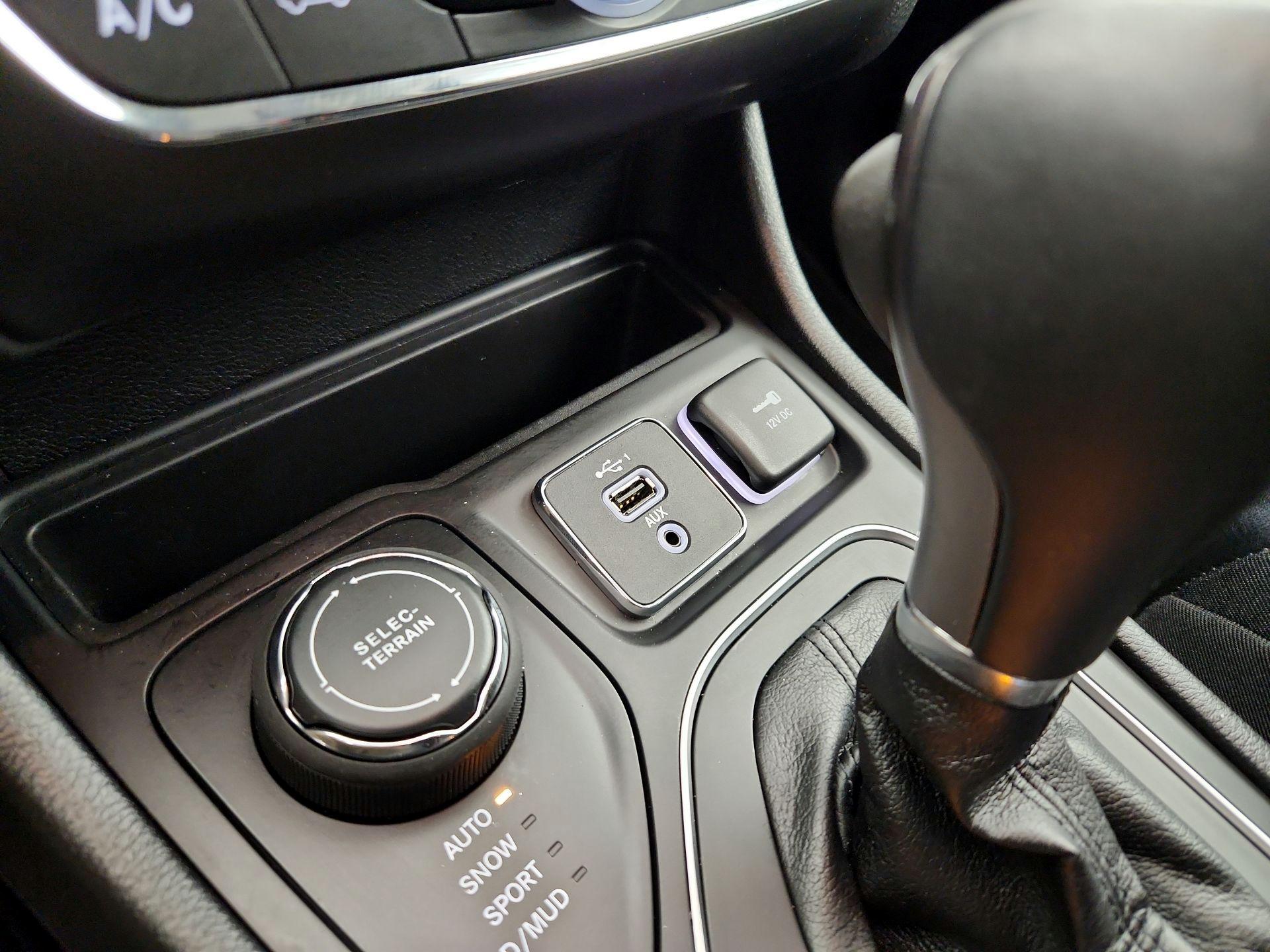 Thumbnail: 2022 Jeep Cherokee - 18