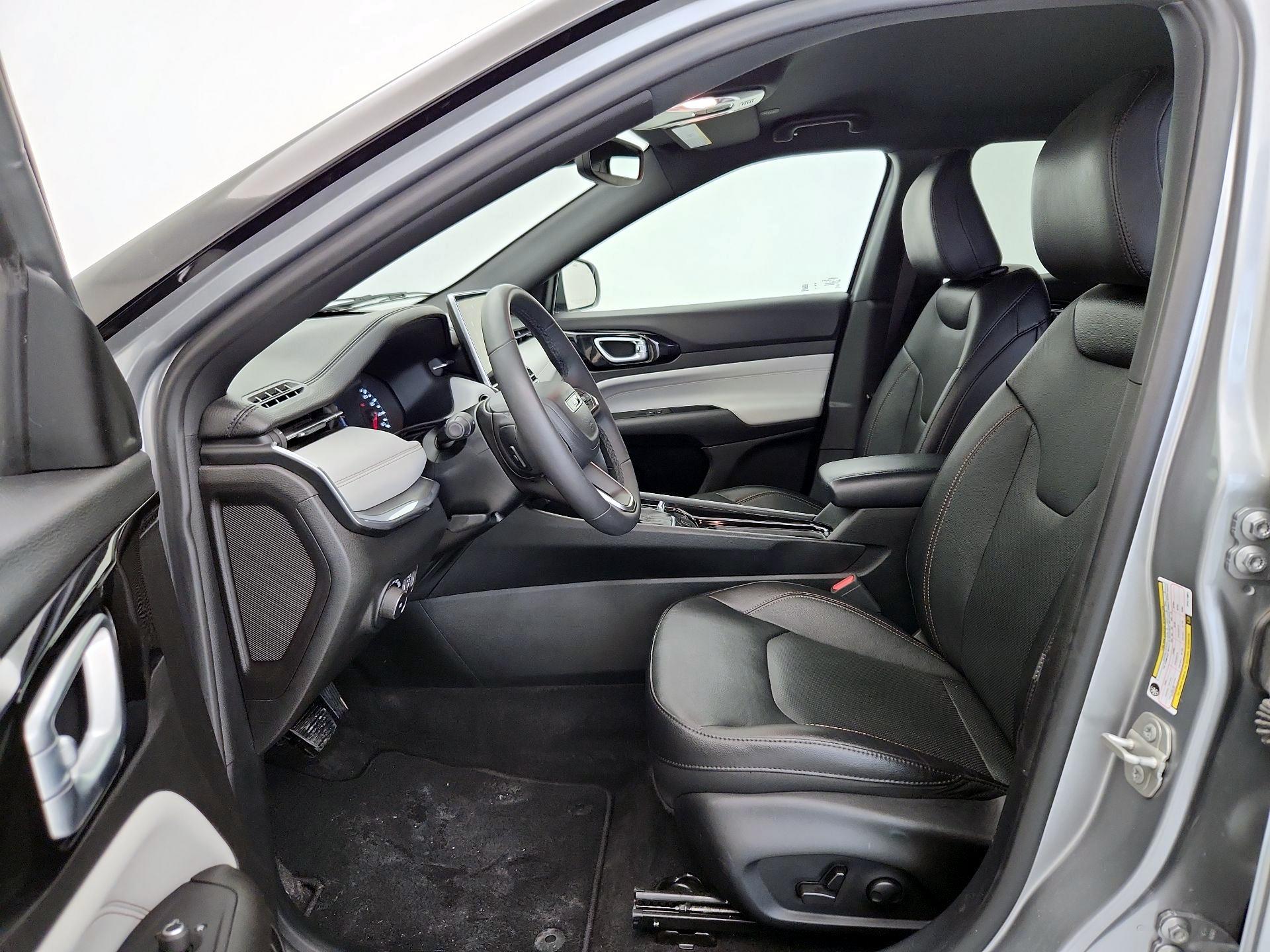 Thumbnail: 2023 Jeep Compass - 11