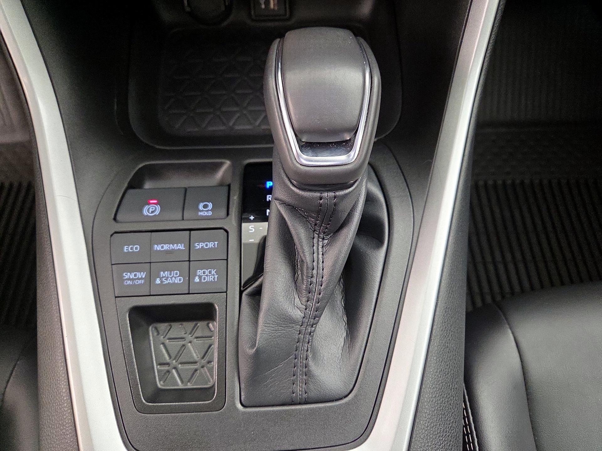 Thumbnail: 2023 Toyota RAV4 - 17